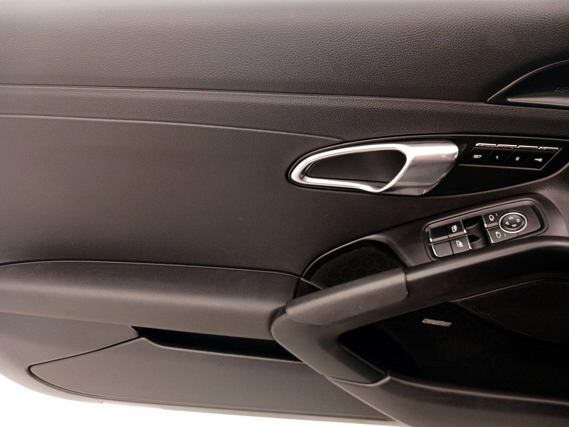 Thumbnail: 2017 Porsche 718 Cayman - 12