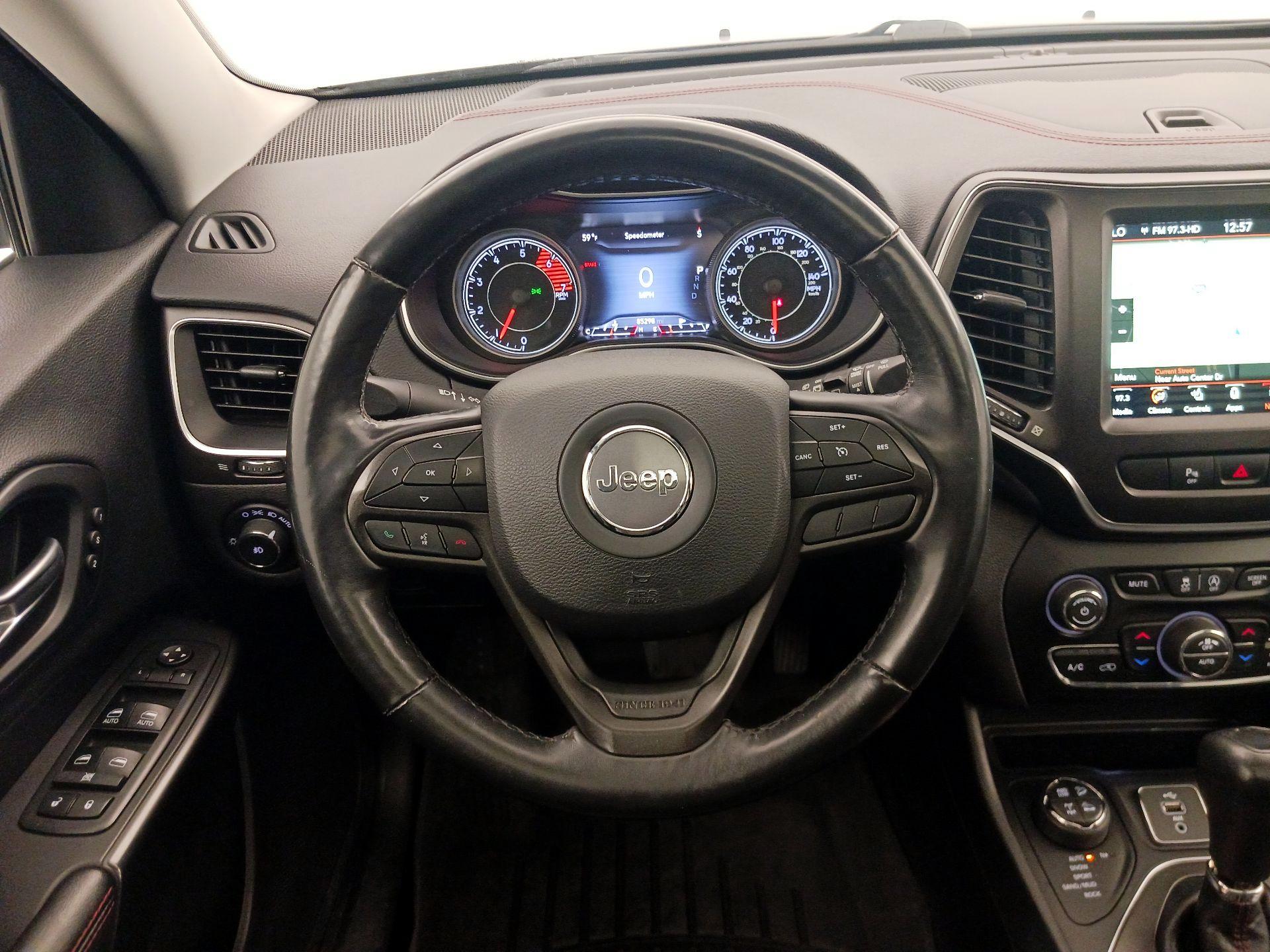 Thumbnail: 2019 Jeep Cherokee - 10