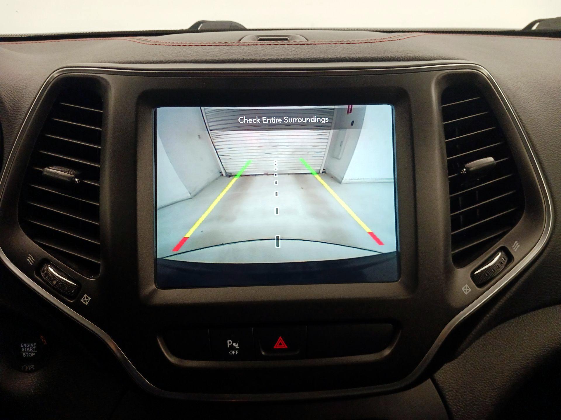 Thumbnail: 2019 Jeep Cherokee - 15