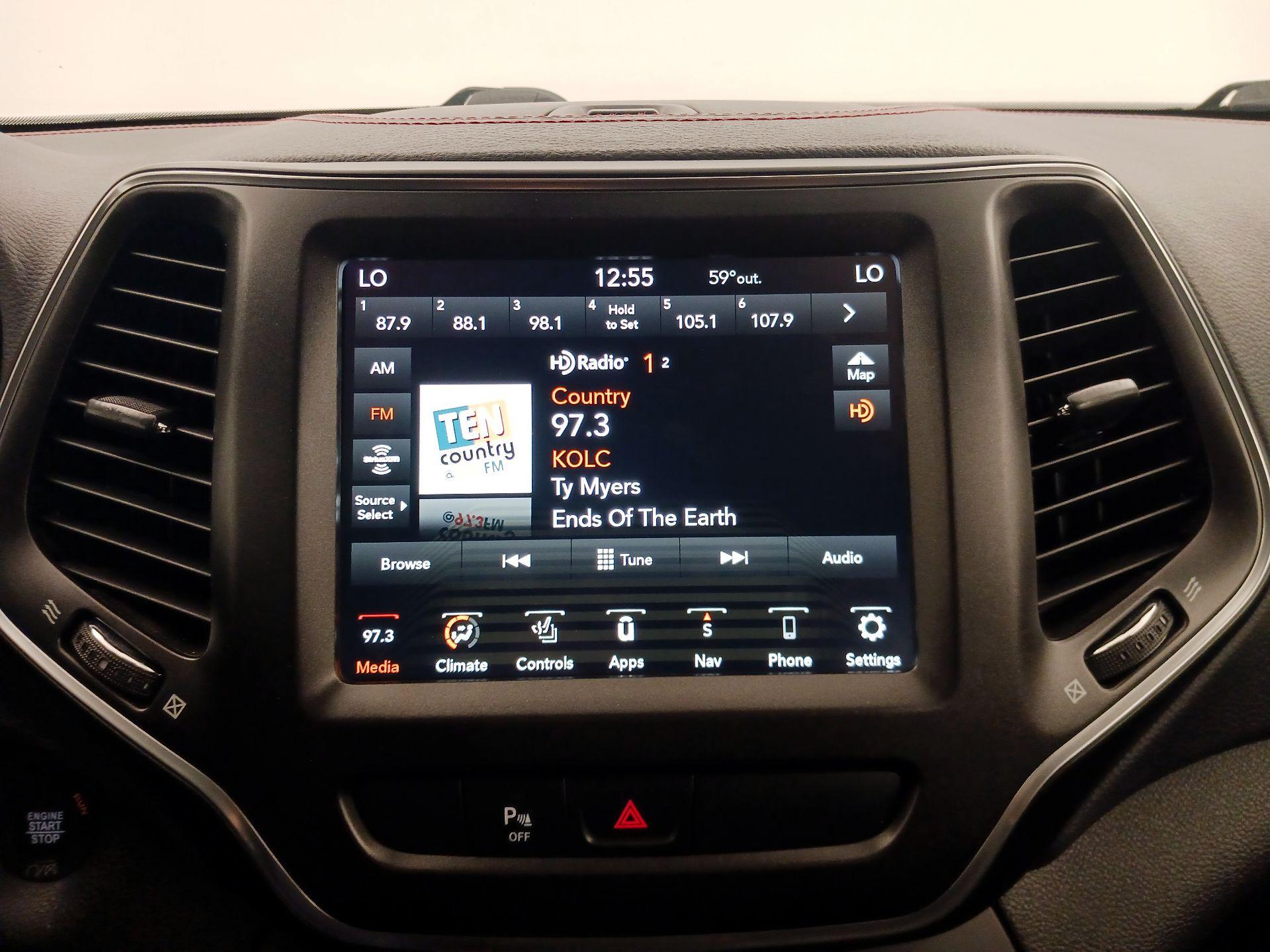 Thumbnail: 2019 Jeep Cherokee - 16