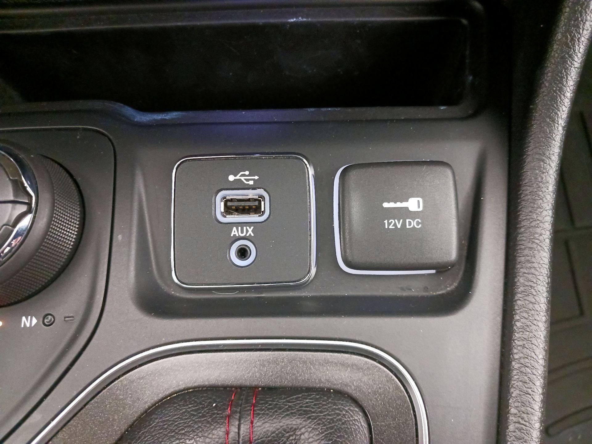 Thumbnail: 2019 Jeep Cherokee - 19