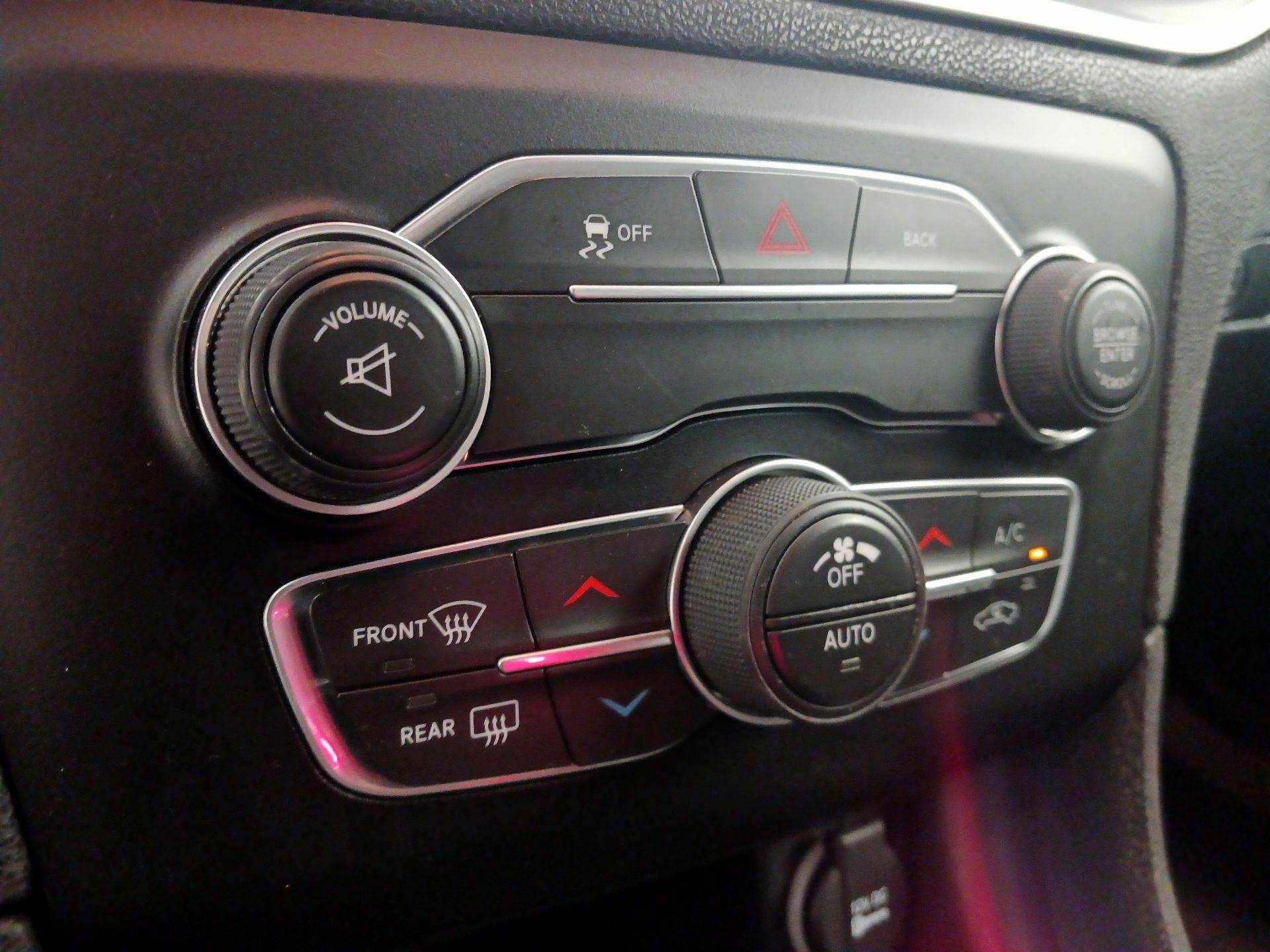 Thumbnail: 2016 Dodge Charger - 16