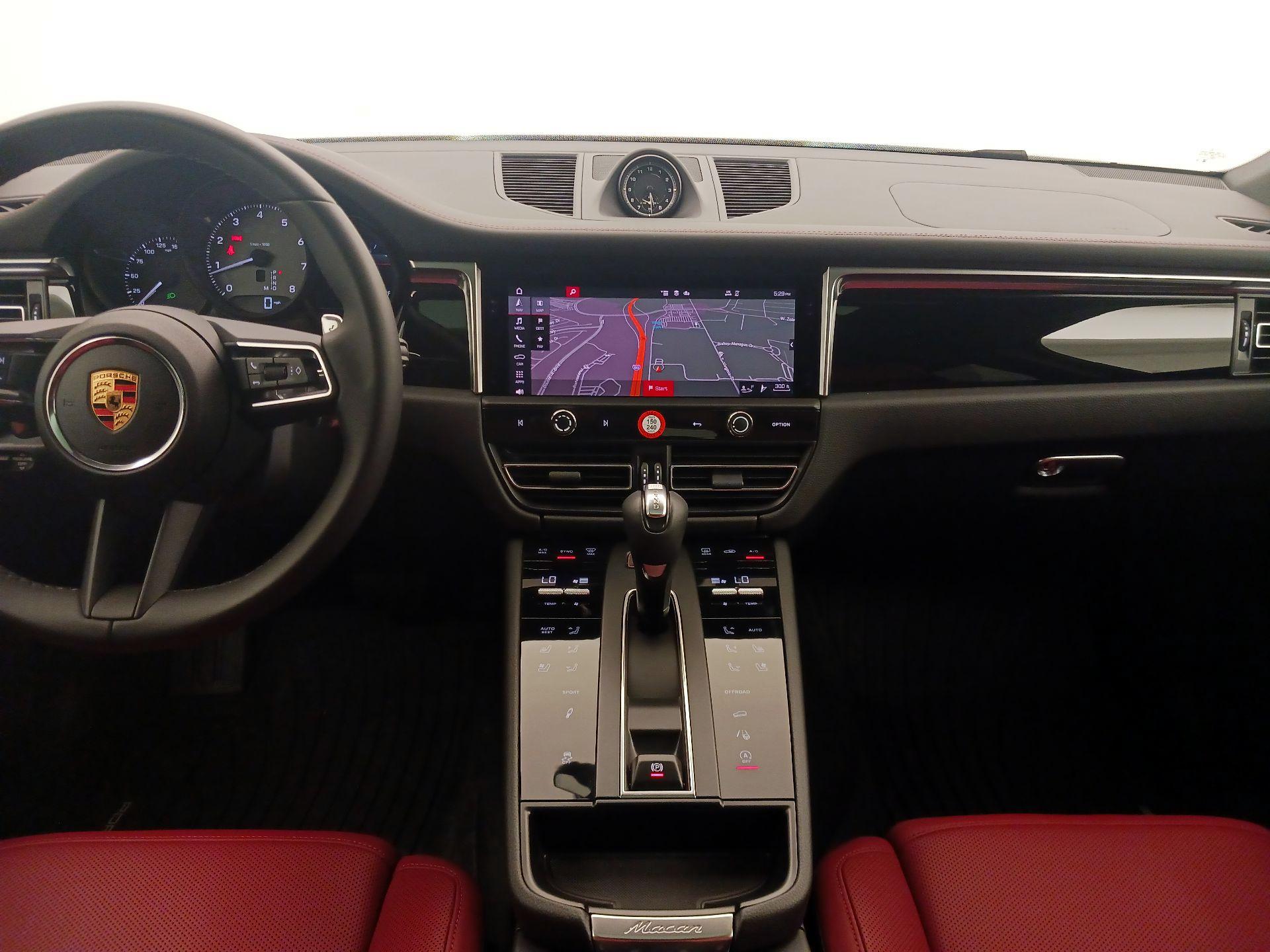 Thumbnail: 2023 Porsche Macan - 9