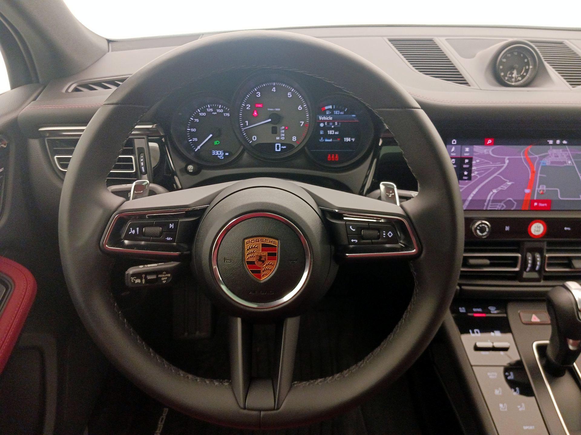Thumbnail: 2023 Porsche Macan - 10