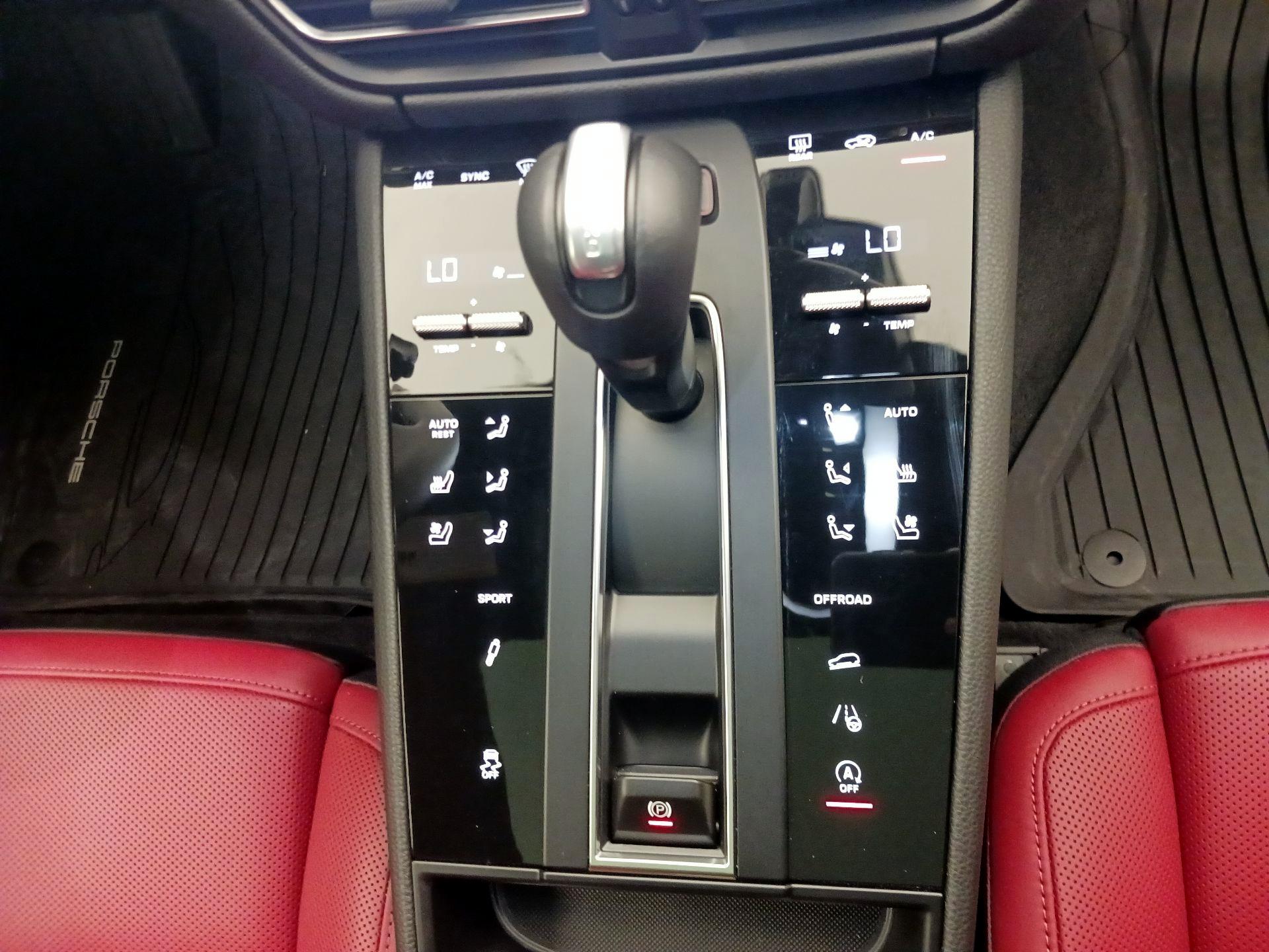 Thumbnail: 2023 Porsche Macan - 17