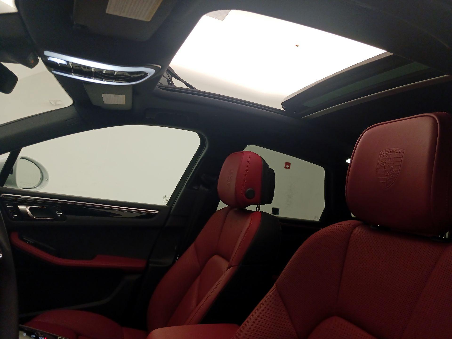 Thumbnail: 2023 Porsche Macan - 20