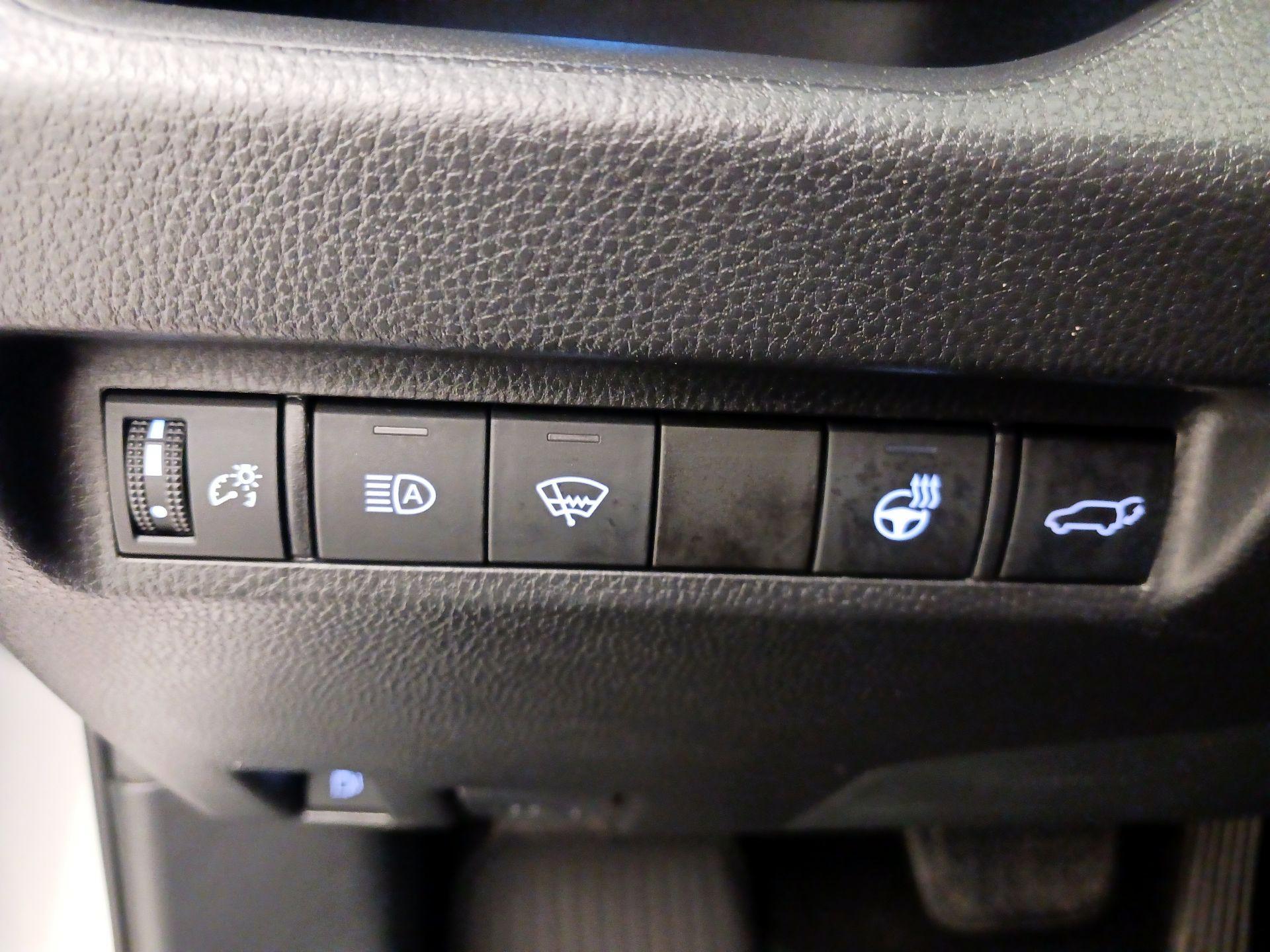 Thumbnail: 2021 Toyota RAV4 - 13