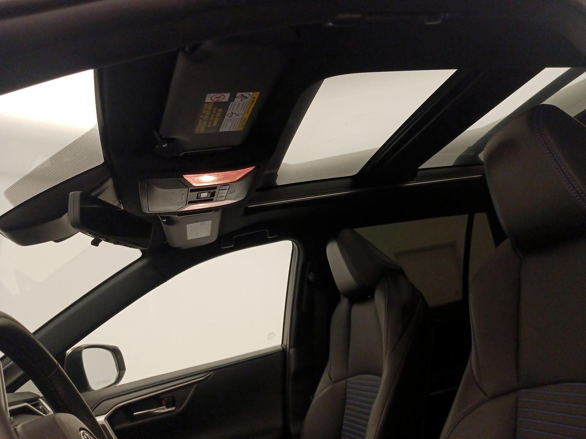 Thumbnail: 2021 Toyota RAV4 - 20