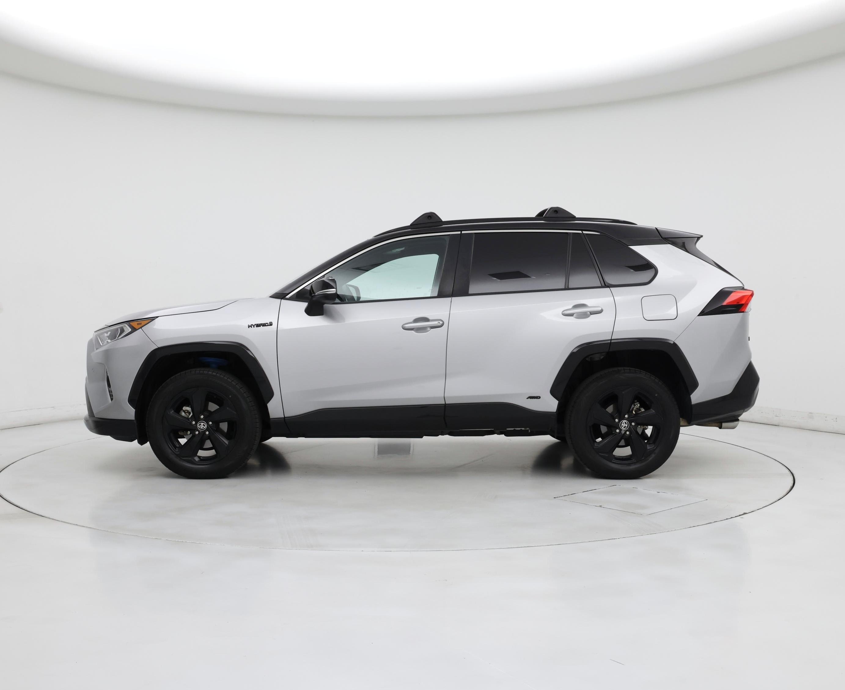 Thumbnail: 2021 Toyota RAV4 - 3