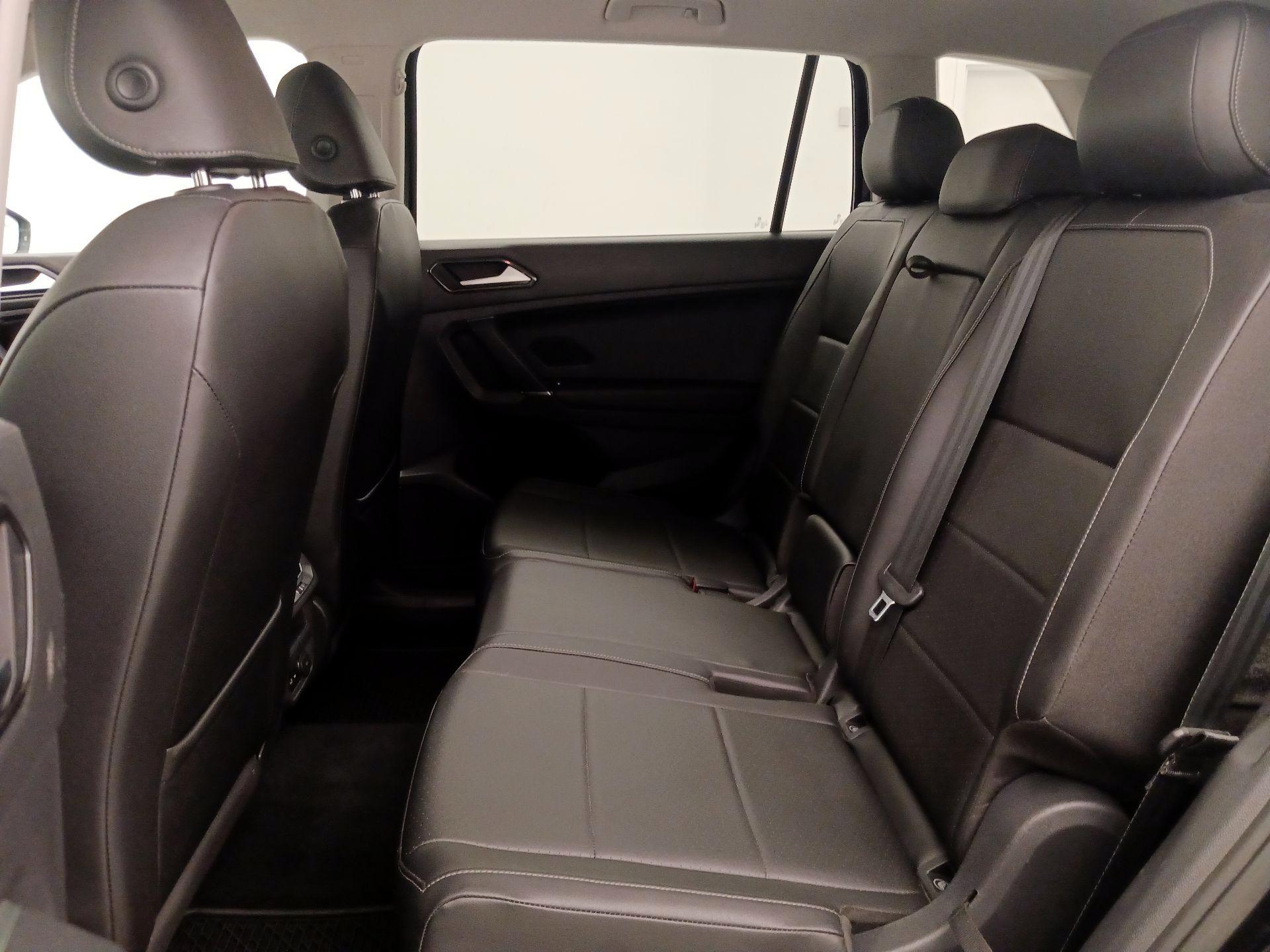 Thumbnail: 2018 Volkswagen Tiguan - 19