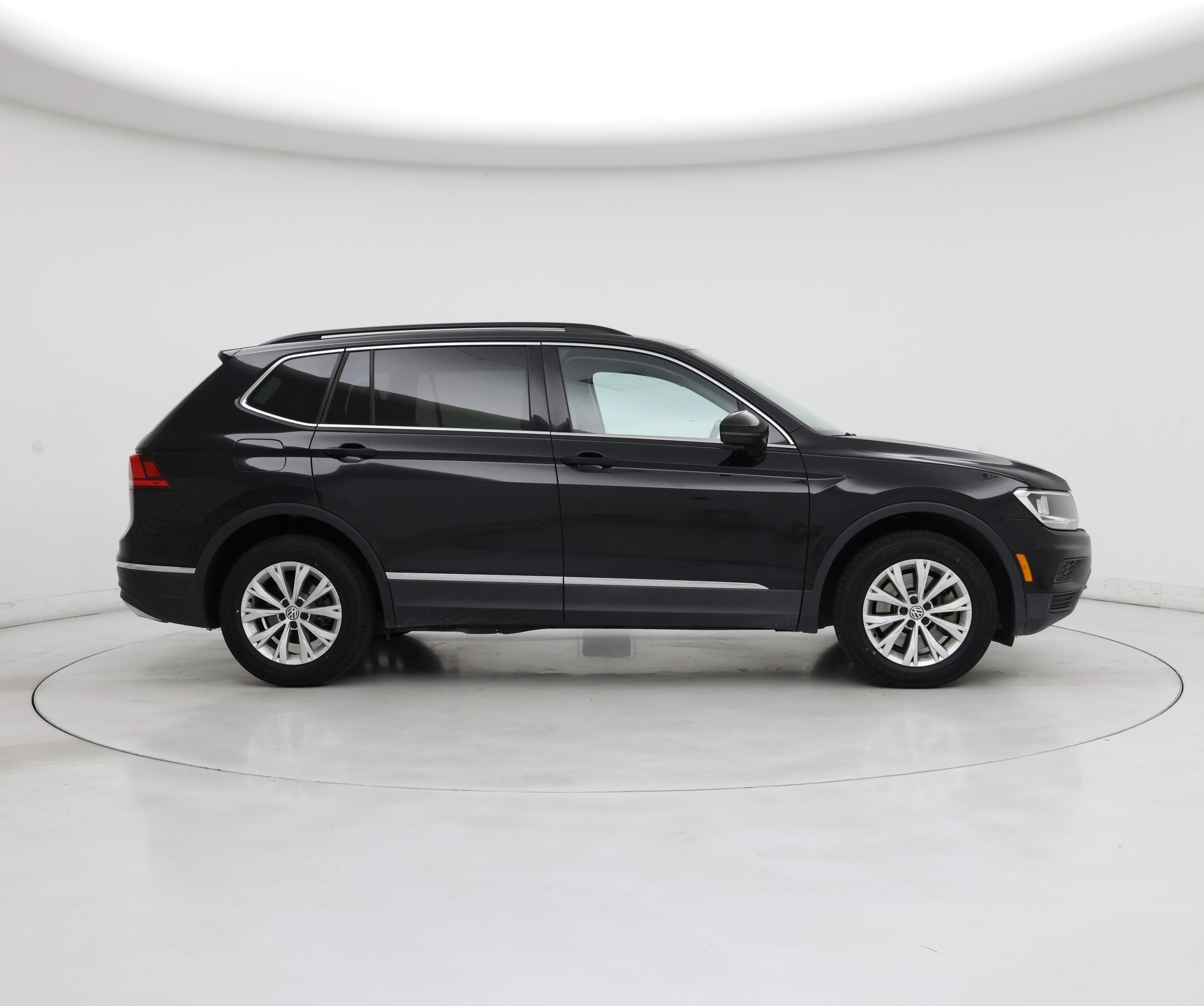 Thumbnail: 2018 Volkswagen Tiguan - 7
