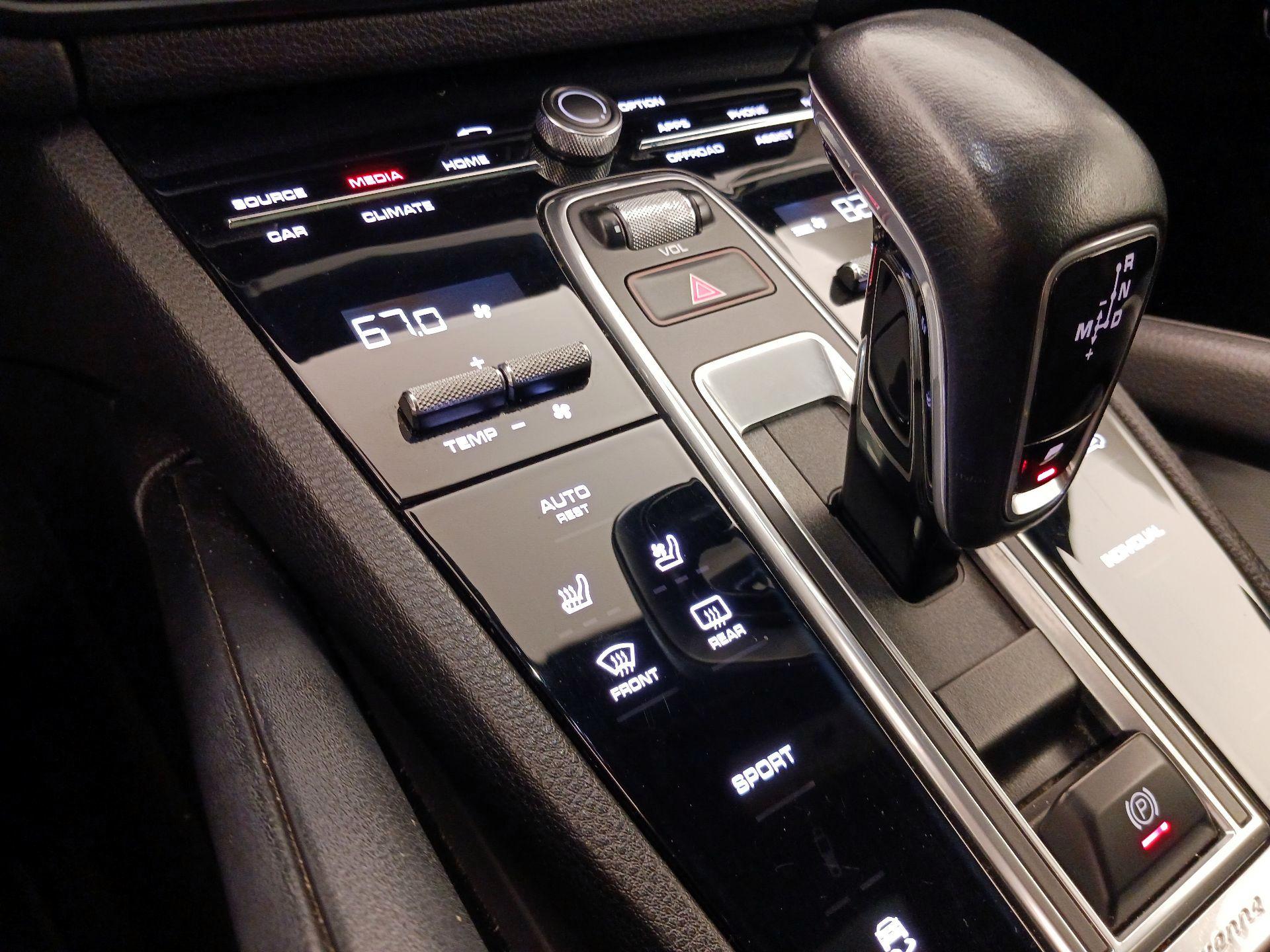 Thumbnail: 2019 Porsche Cayenne - 17