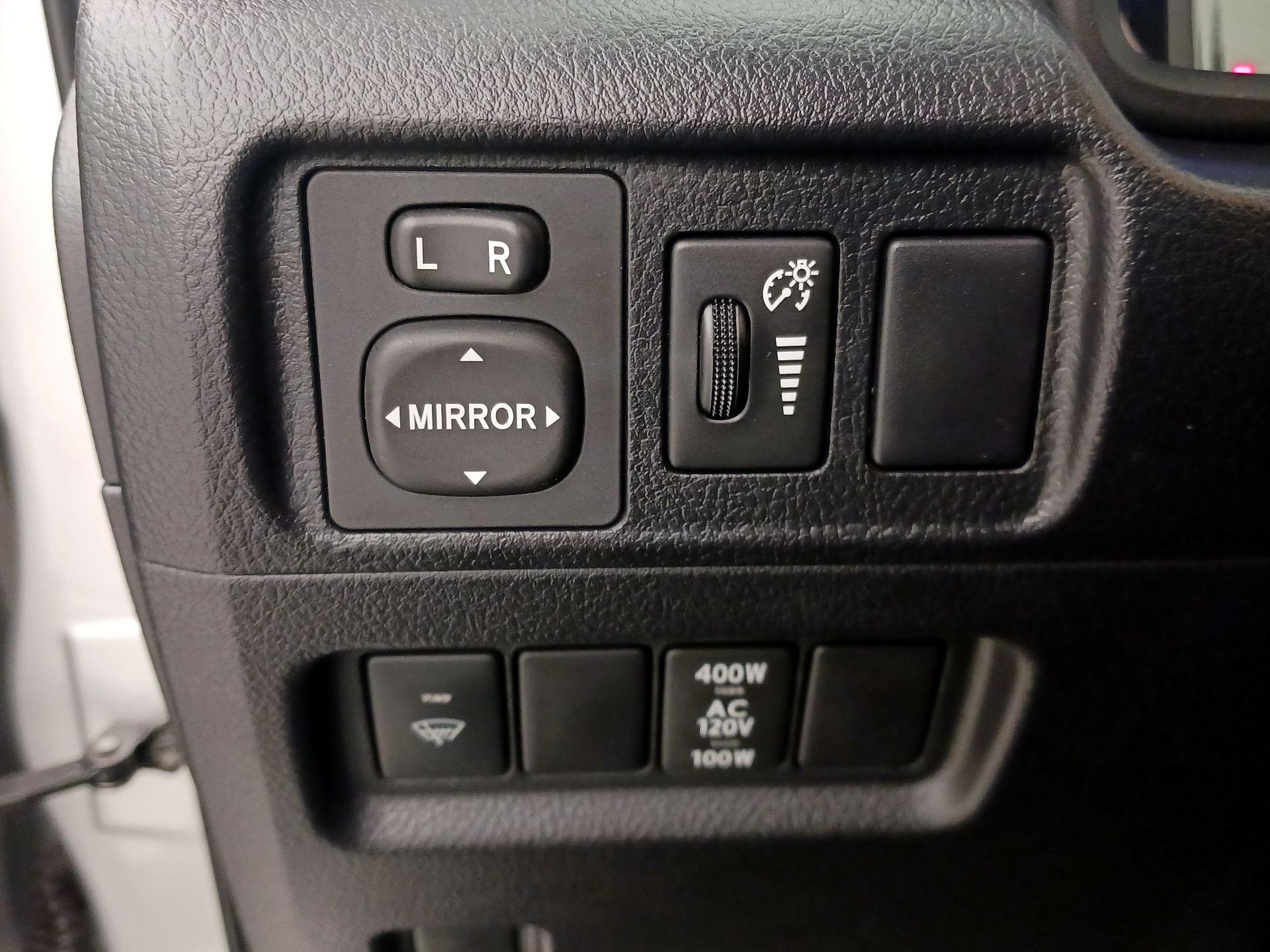 Thumbnail: 2016 Toyota 4Runner - 13
