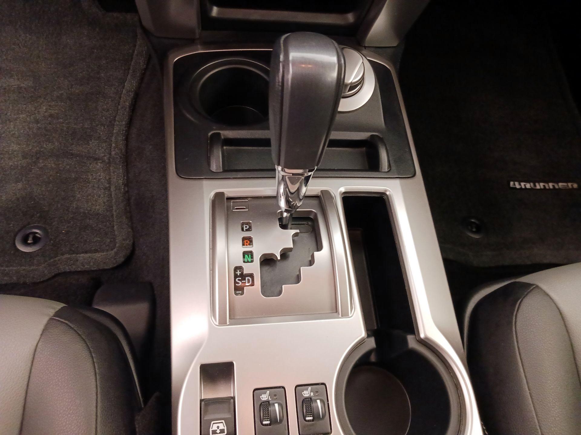Thumbnail: 2016 Toyota 4Runner - 17
