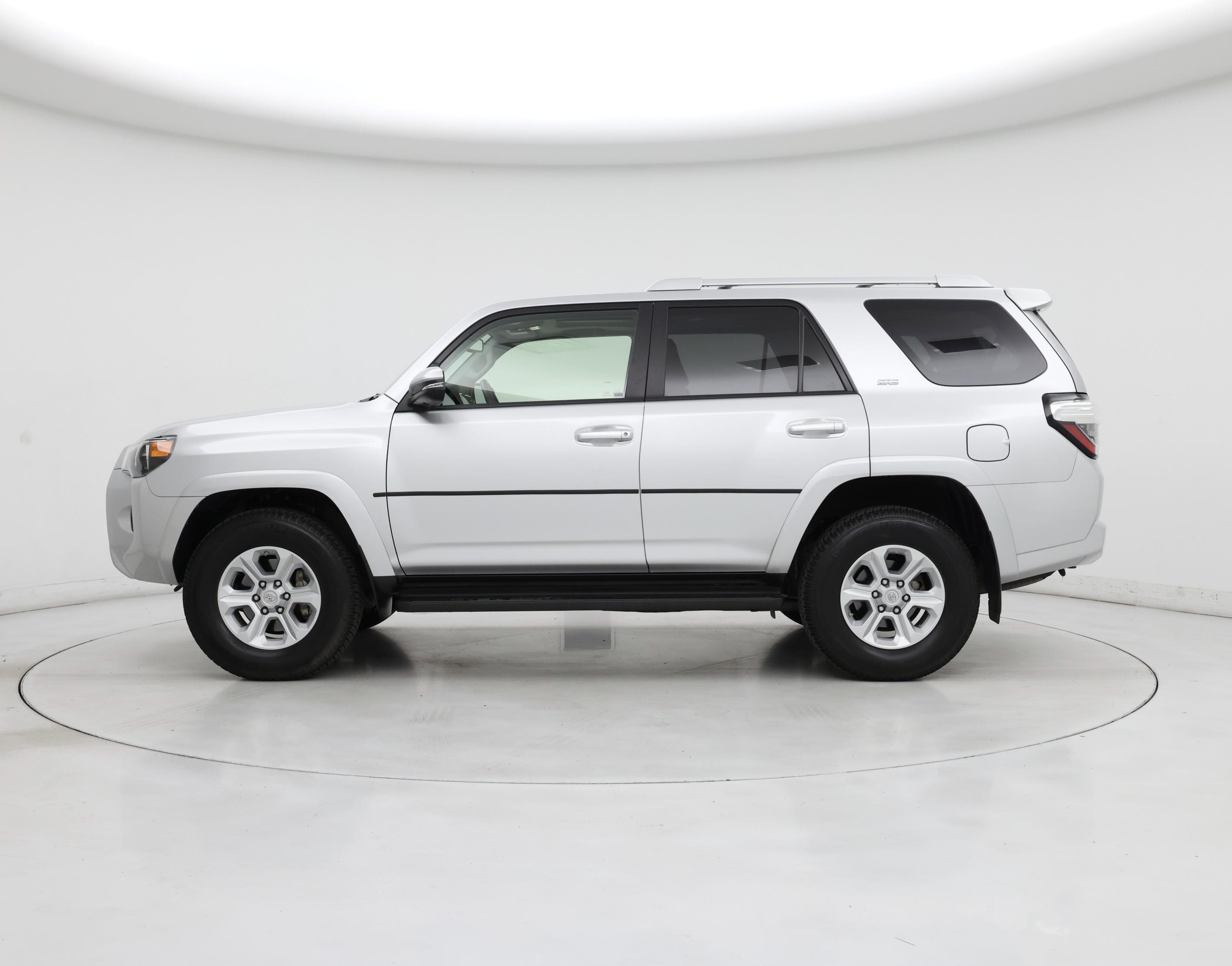 Thumbnail: 2016 Toyota 4Runner - 3