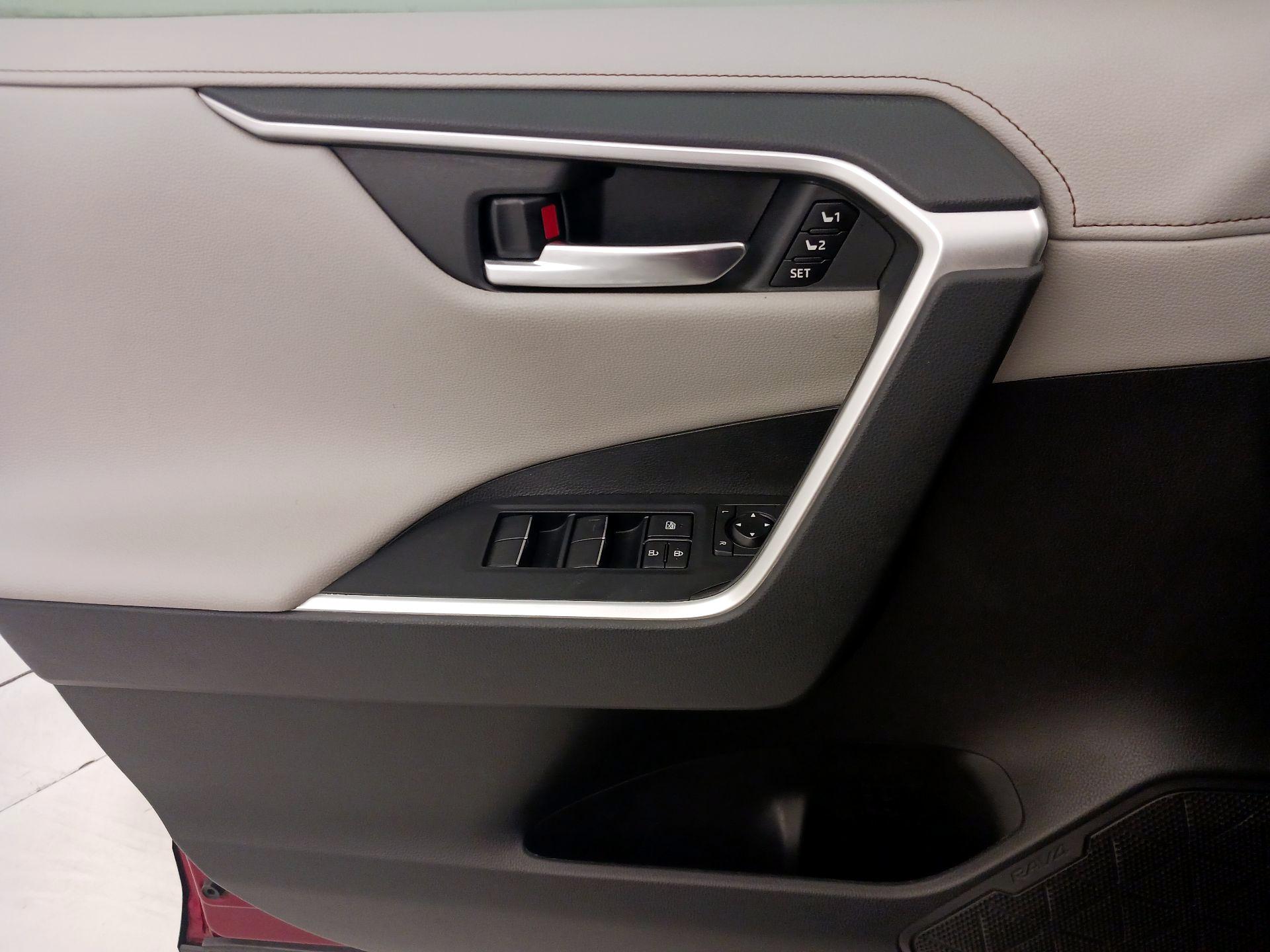 Thumbnail: 2021 Toyota RAV4 - 12