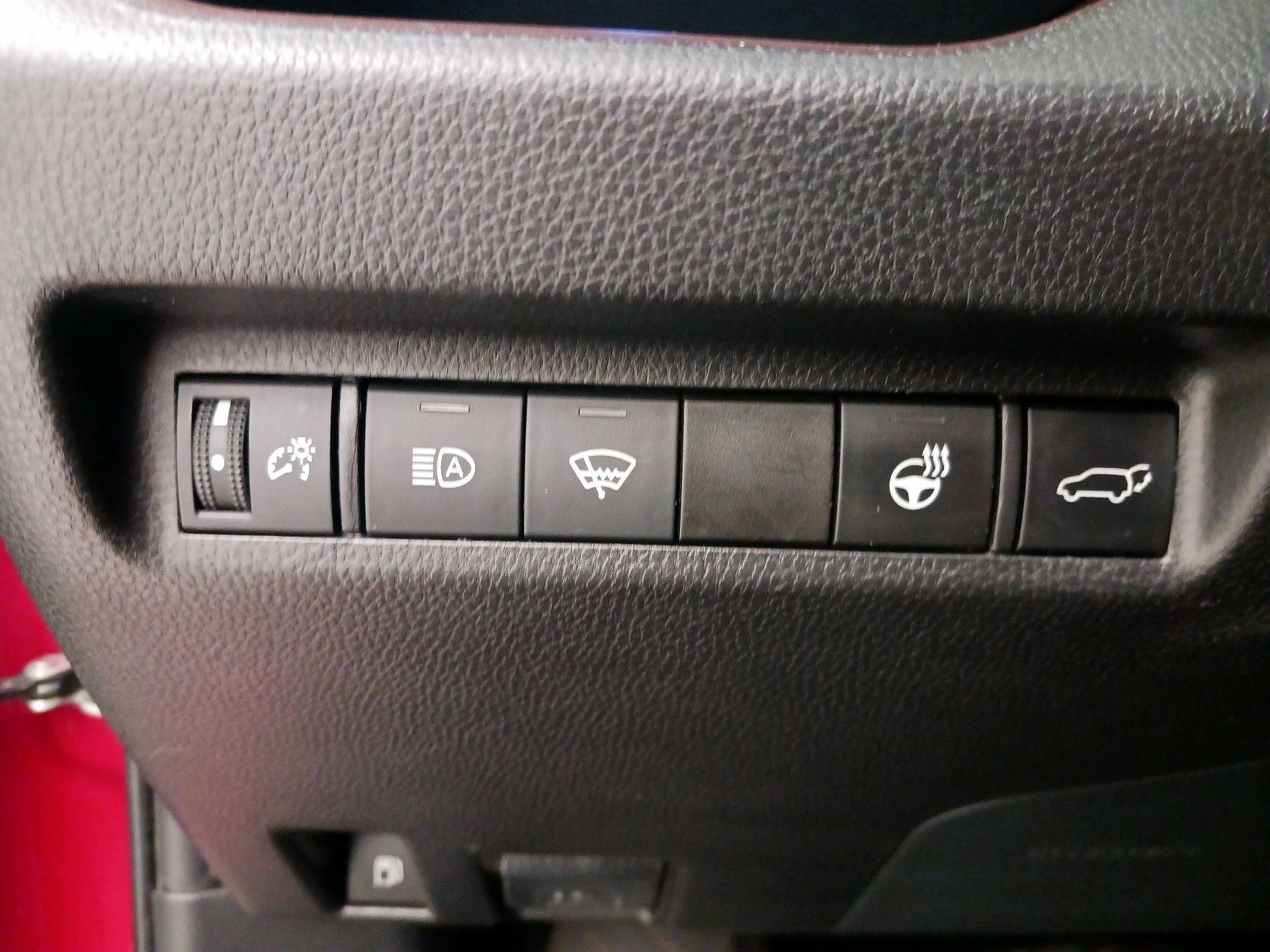 Thumbnail: 2021 Toyota RAV4 - 13