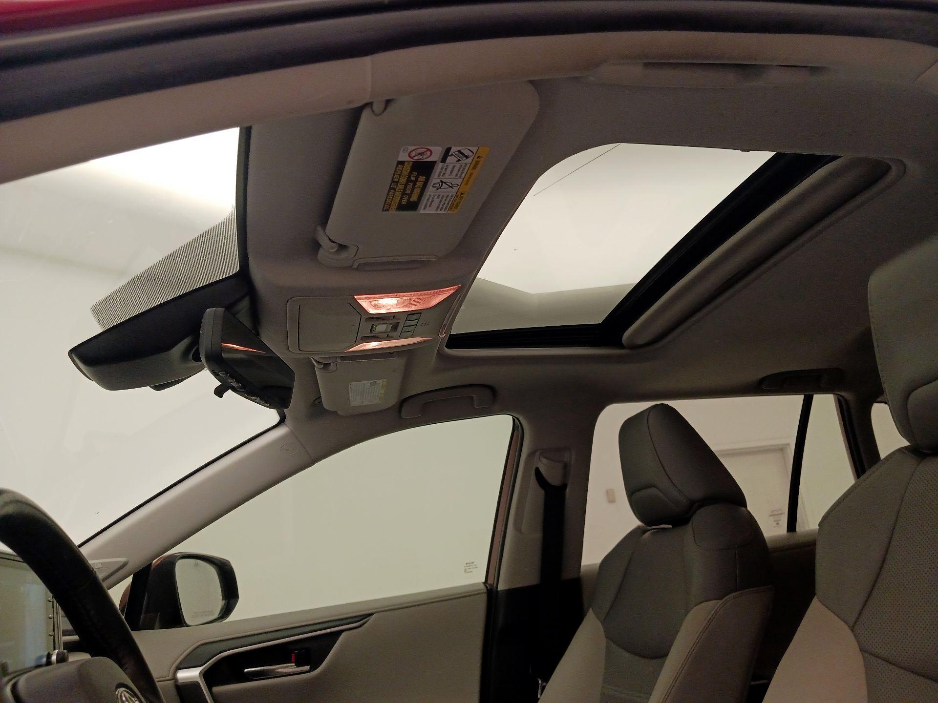 Thumbnail: 2021 Toyota RAV4 - 20