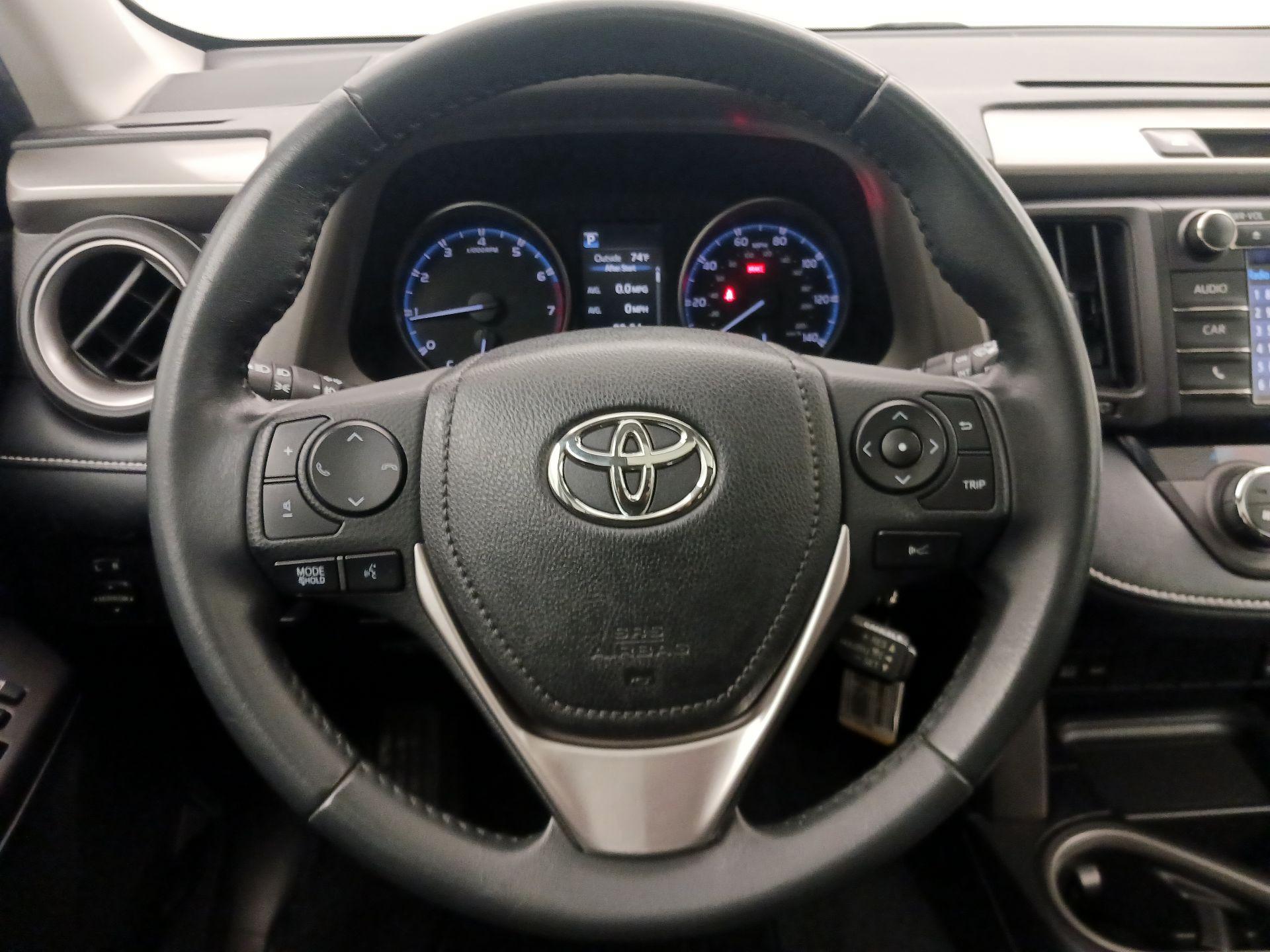 Thumbnail: 2018 Toyota RAV4 - 10