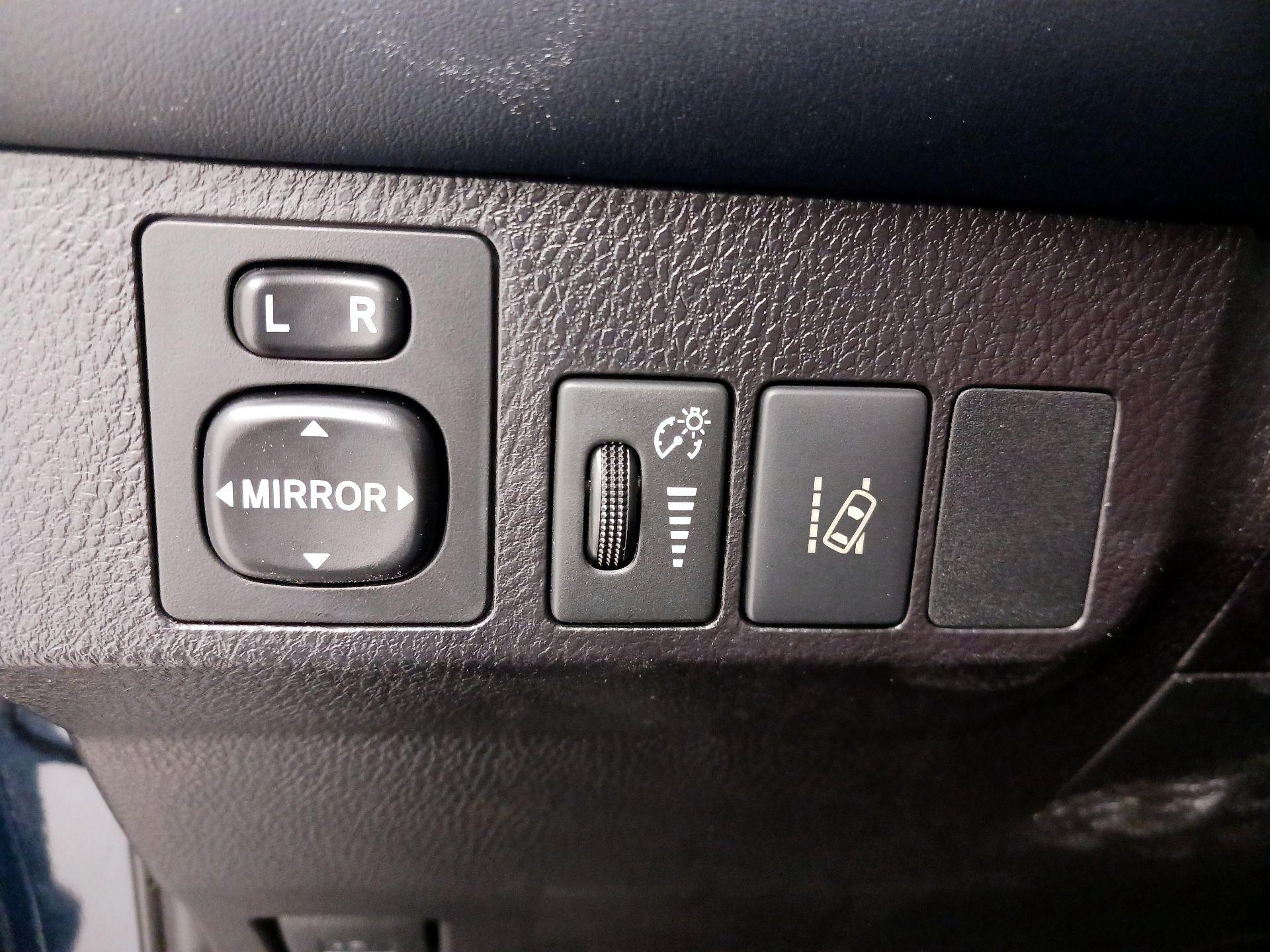 Thumbnail: 2018 Toyota RAV4 - 13