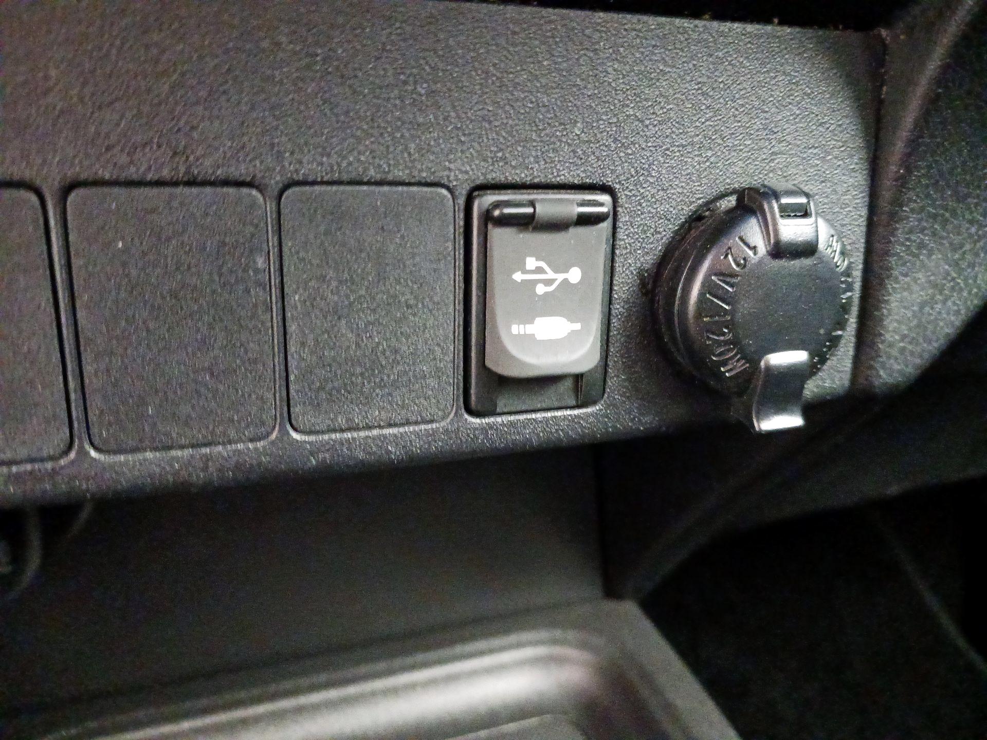 Thumbnail: 2018 Toyota RAV4 - 18