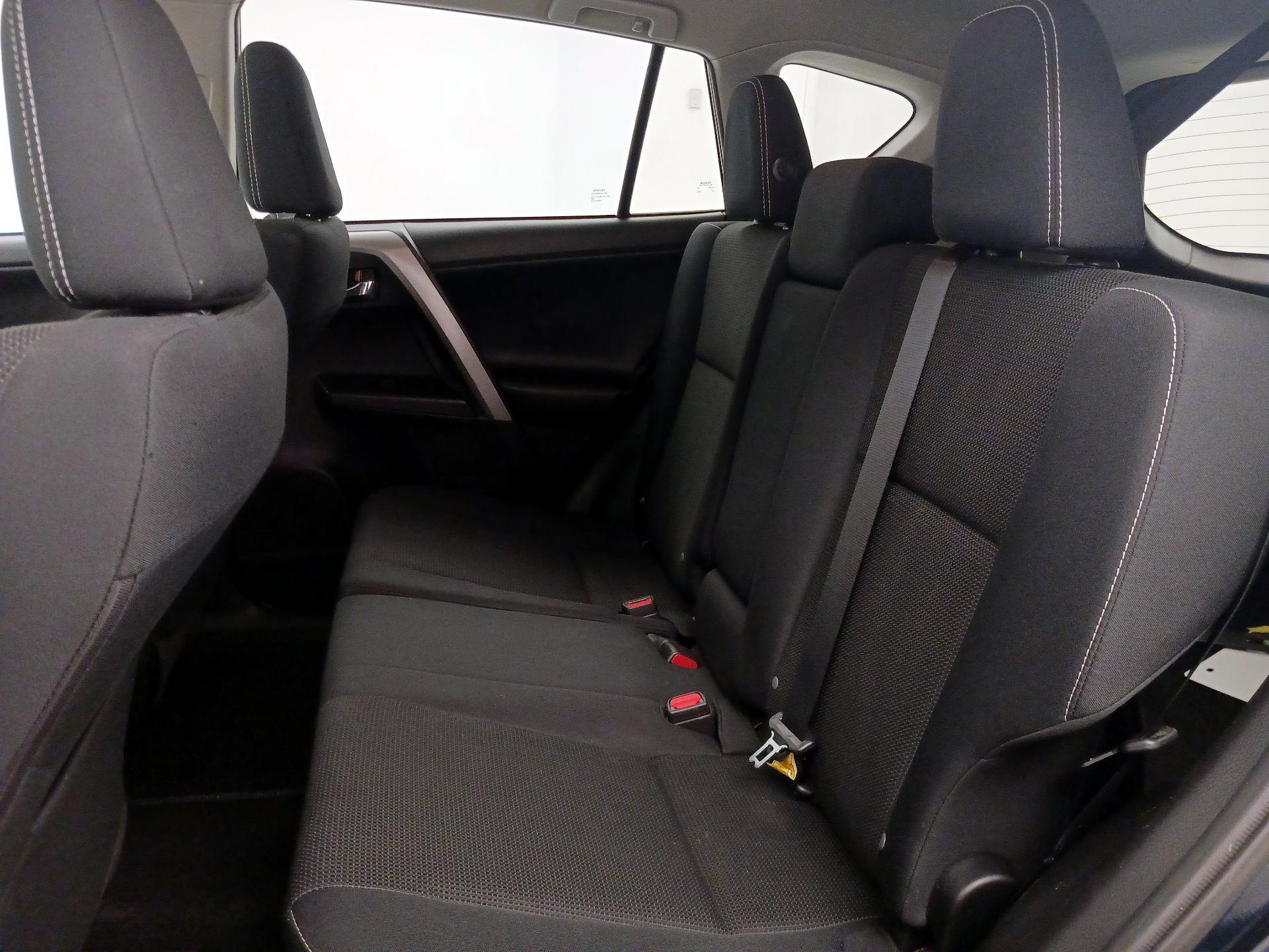 Thumbnail: 2018 Toyota RAV4 - 20