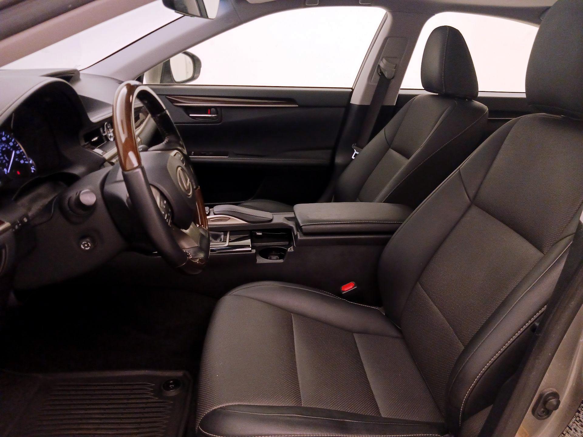 Thumbnail: 2016 Lexus ES - 11