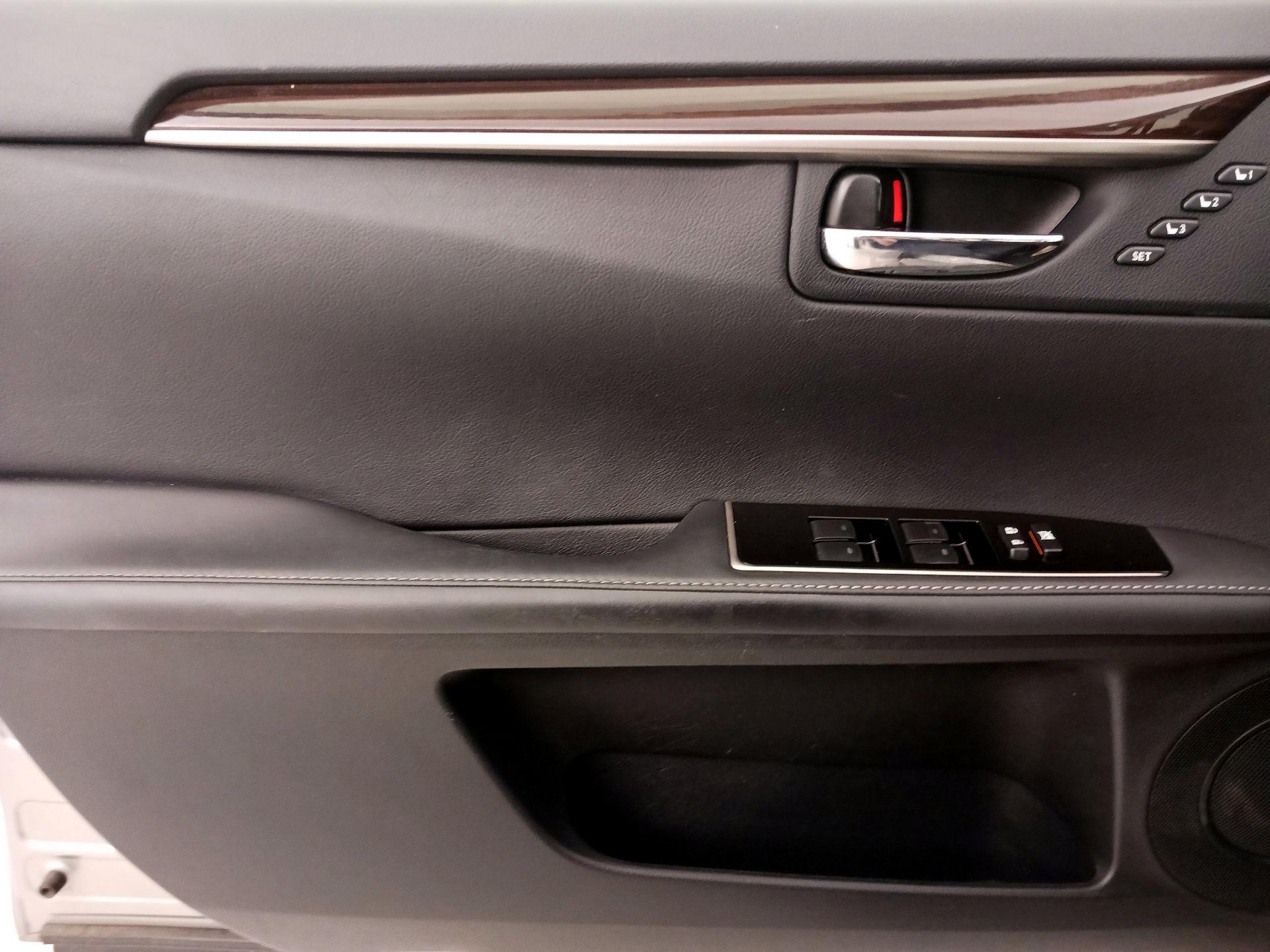 Thumbnail: 2016 Lexus ES - 12