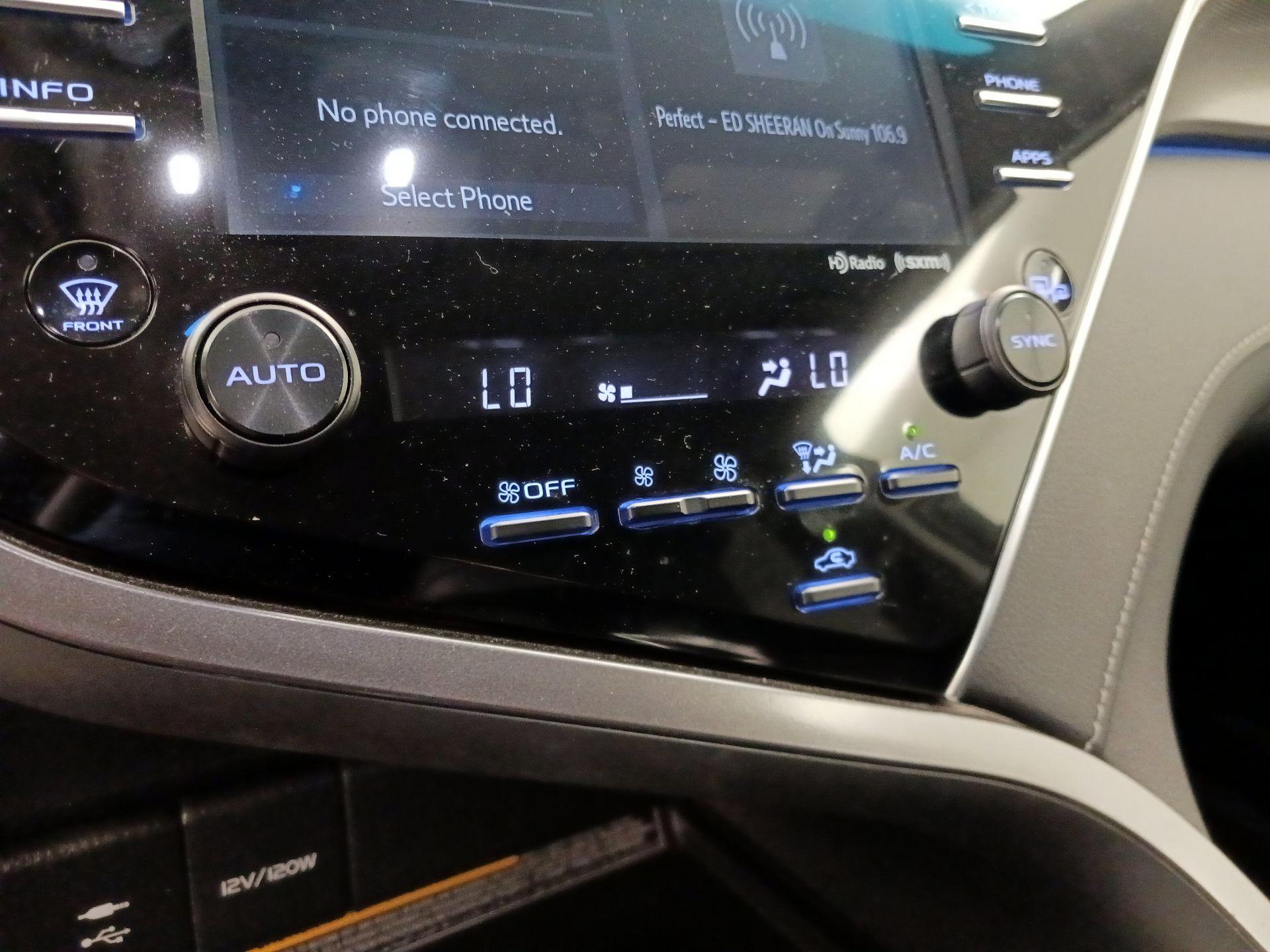 Thumbnail: 2018 Toyota Camry - 16