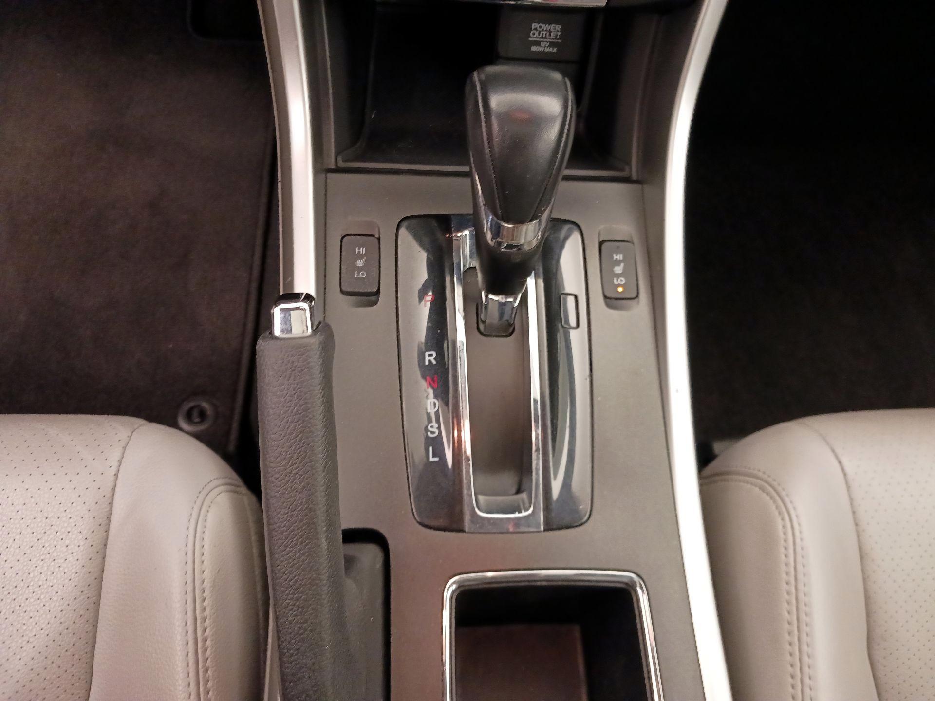 Thumbnail: 2015 Honda Accord - 17