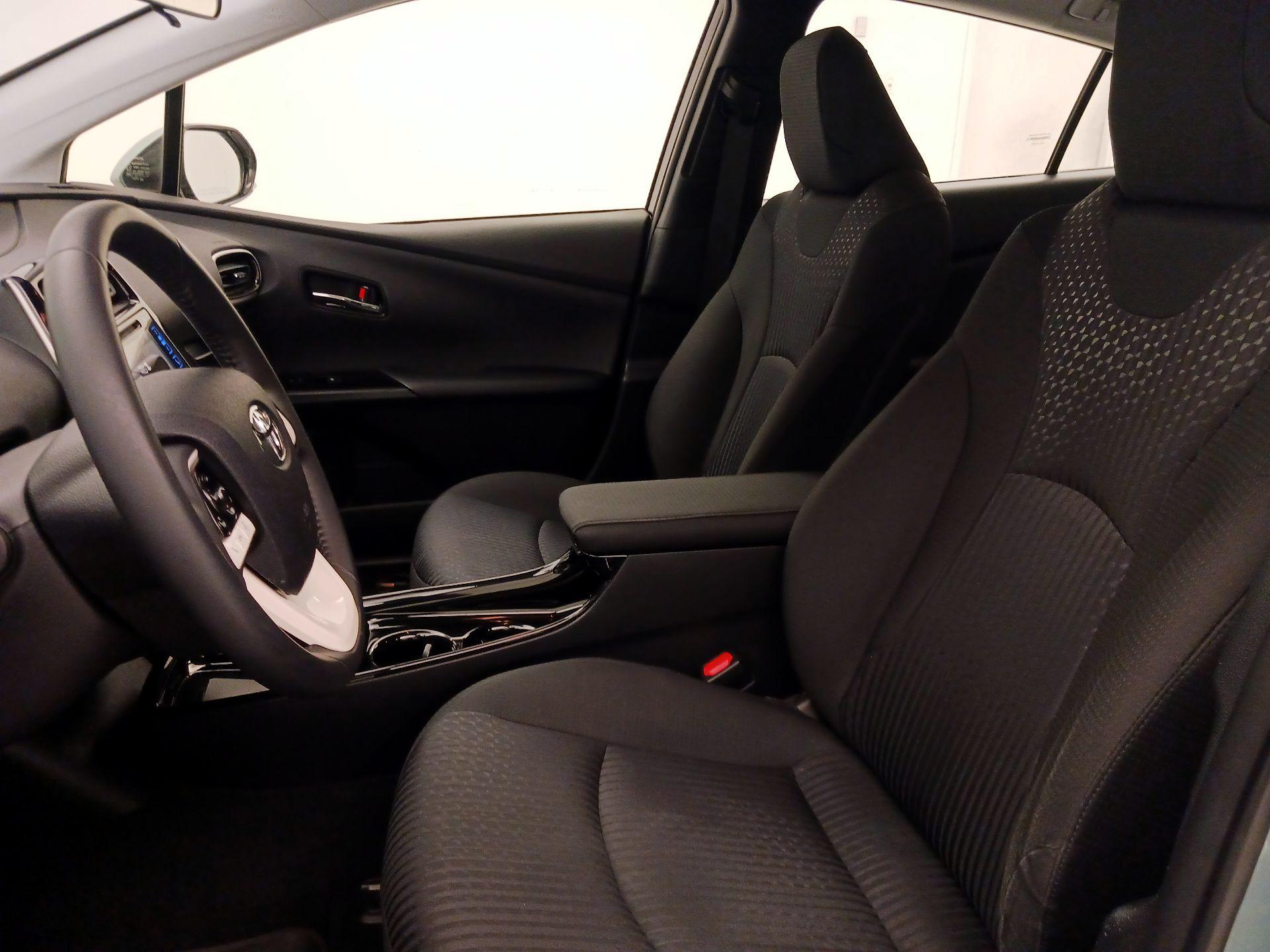 Thumbnail: 2017 Toyota Prius - 11