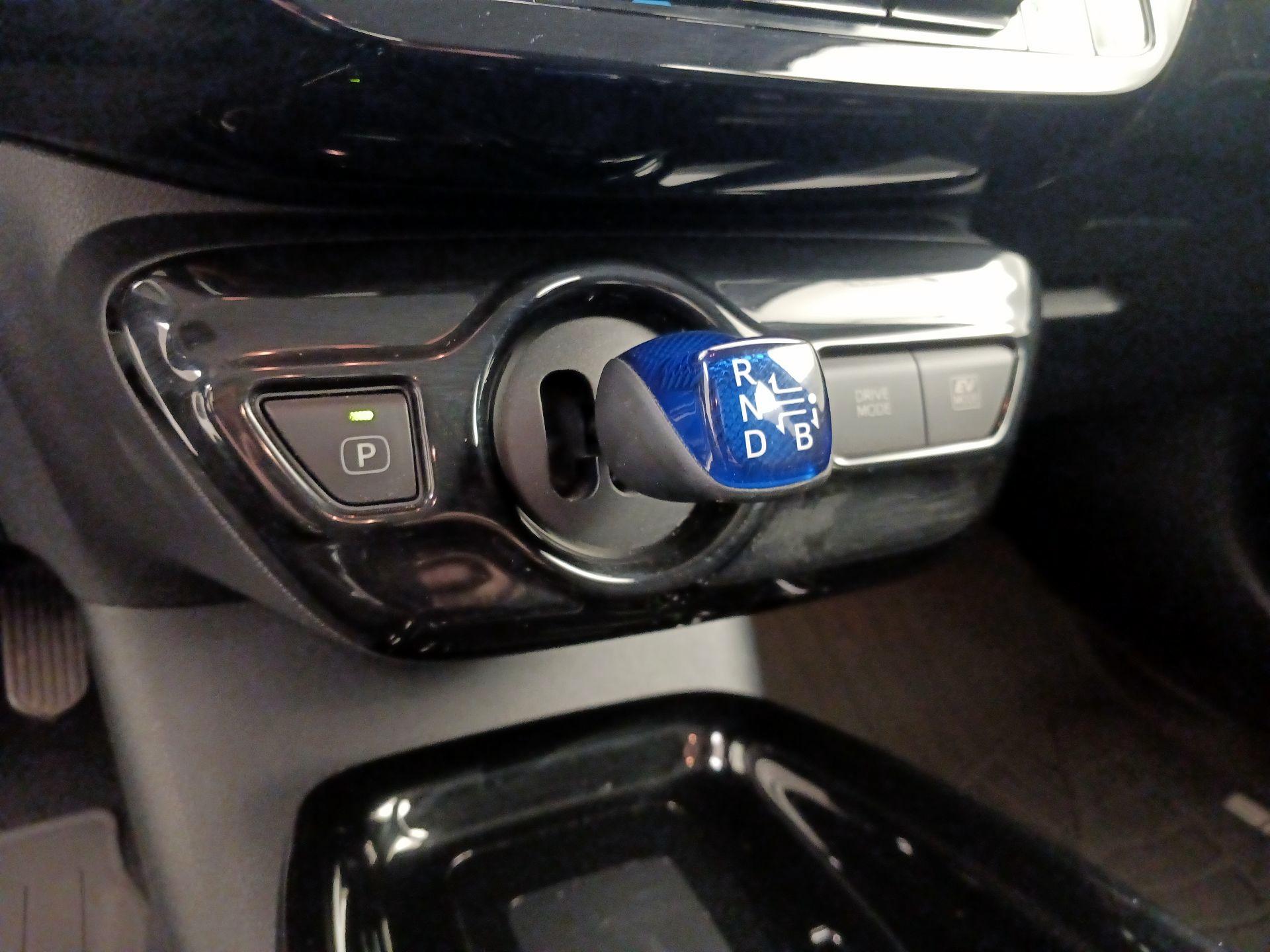 Thumbnail: 2017 Toyota Prius - 18
