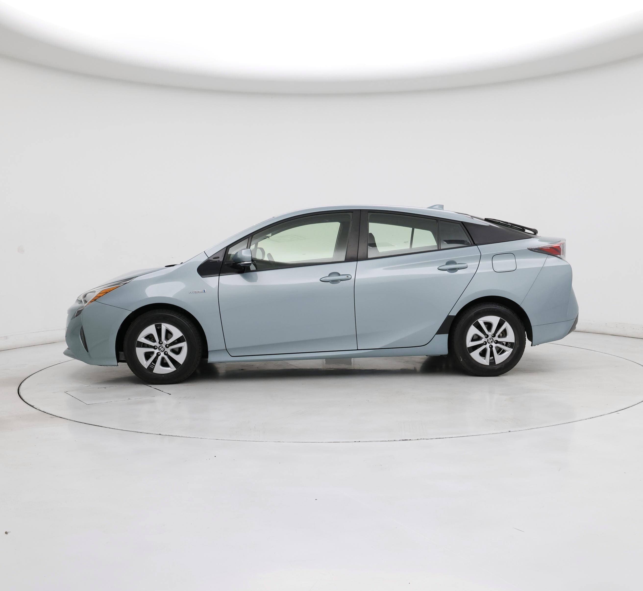 Thumbnail: 2017 Toyota Prius - 3
