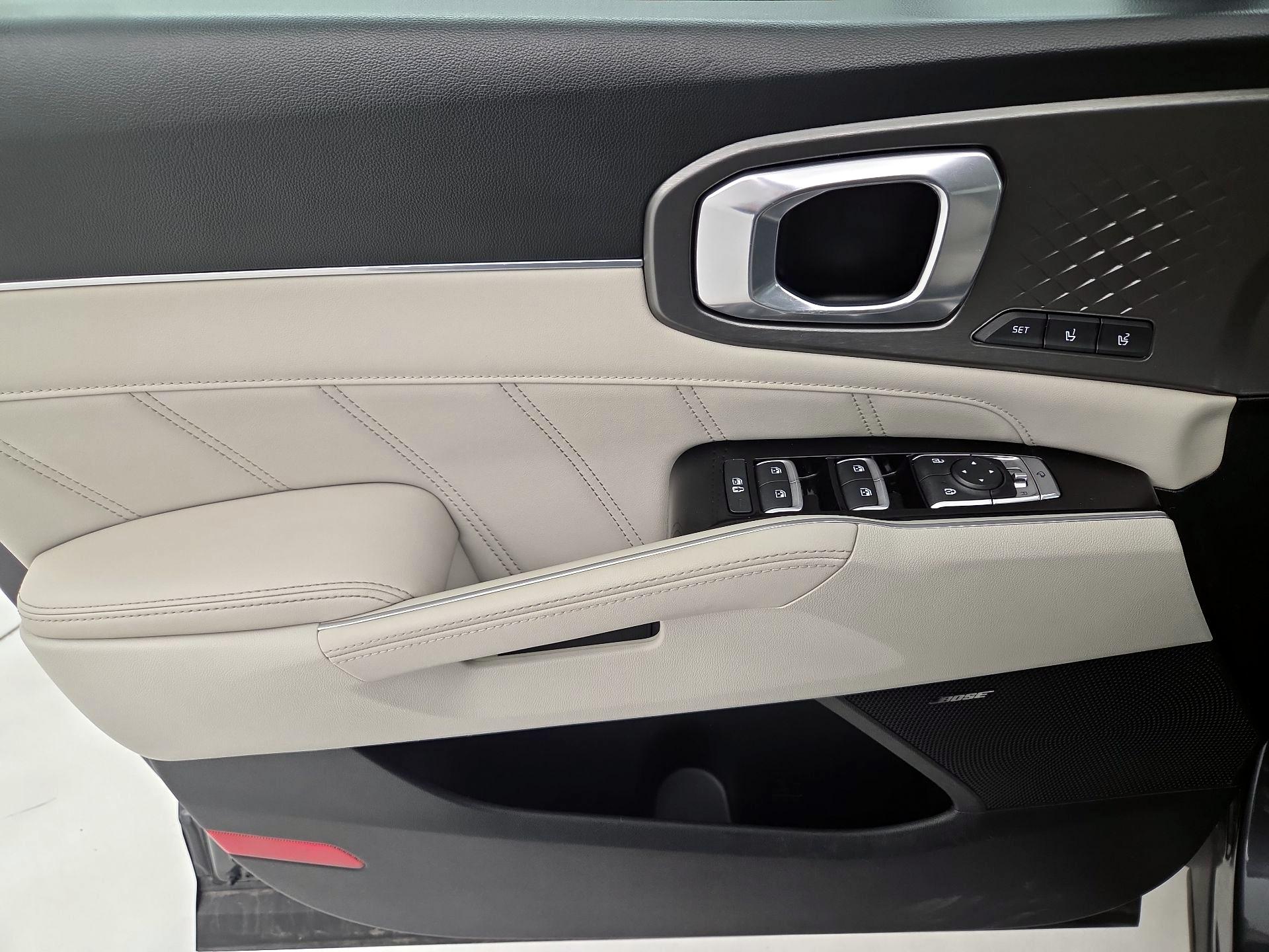 Thumbnail: 2023 Kia Sorento - 12