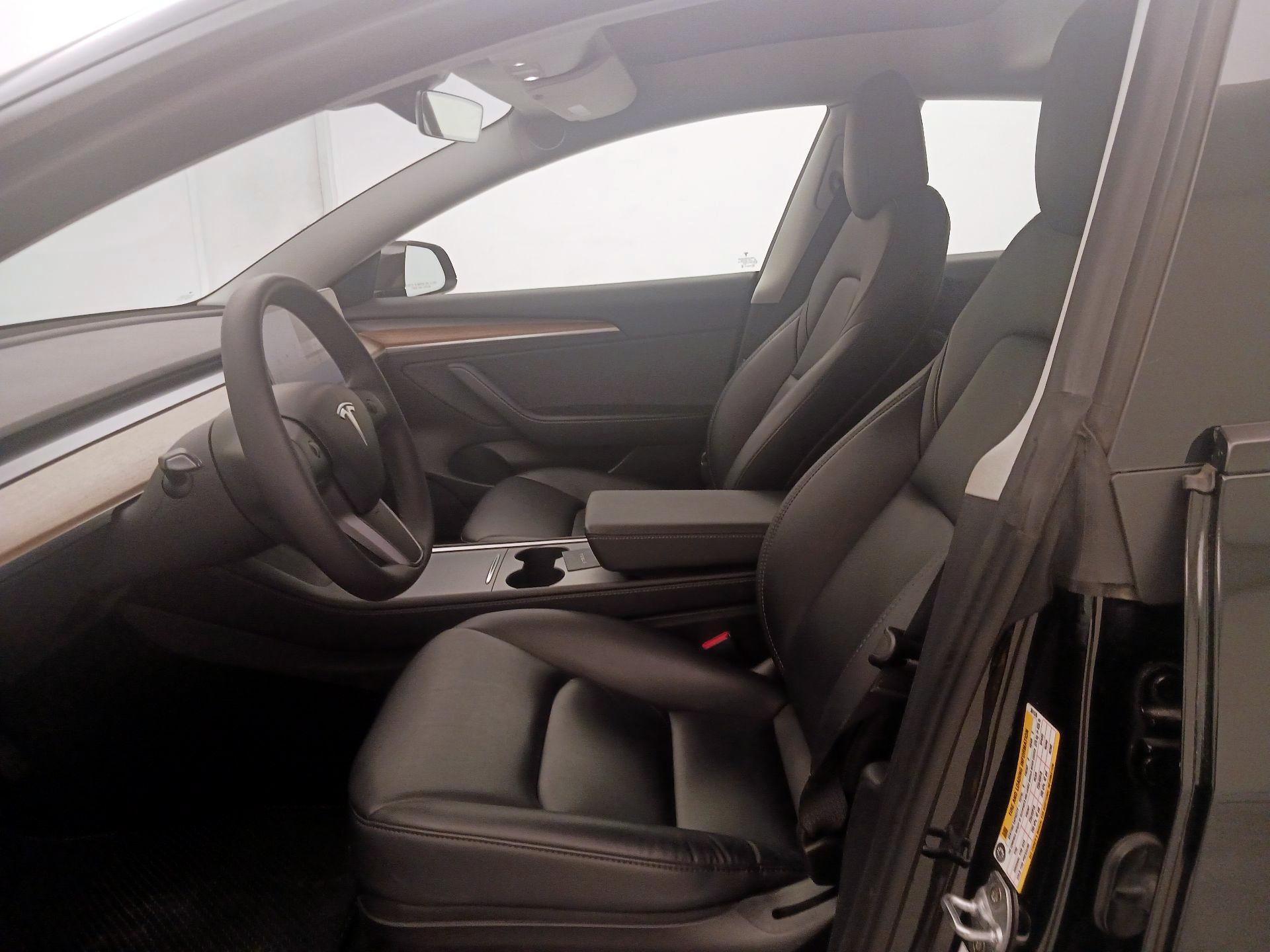 Thumbnail: 2022 Tesla Model 3 - 11