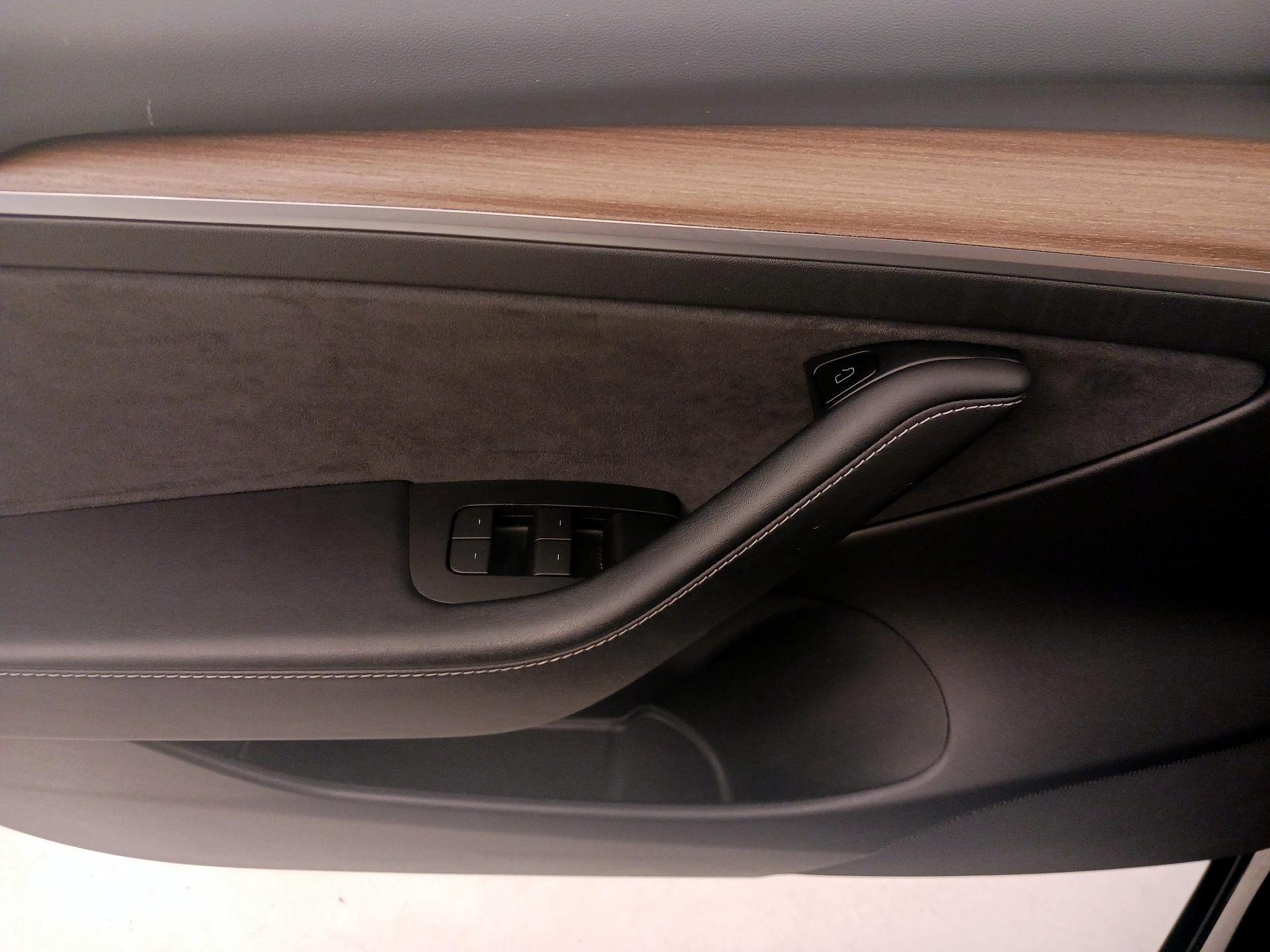 Thumbnail: 2022 Tesla Model 3 - 12