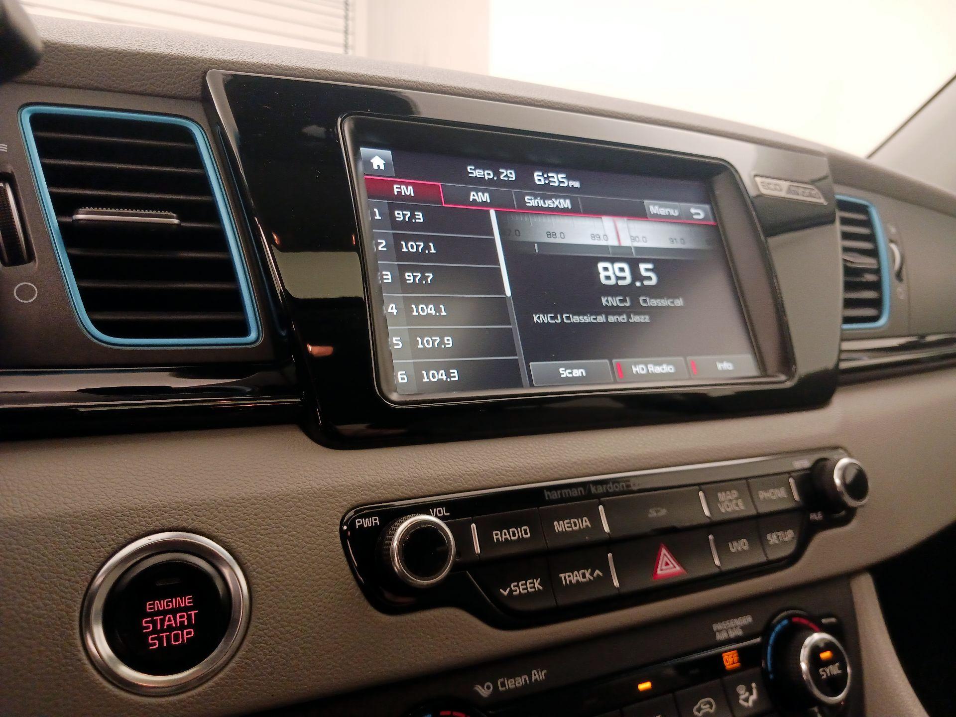 Thumbnail: 2017 Kia Niro - 16