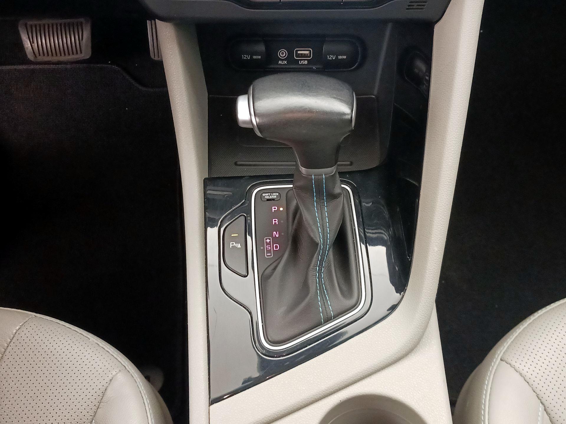 Thumbnail: 2017 Kia Niro - 18