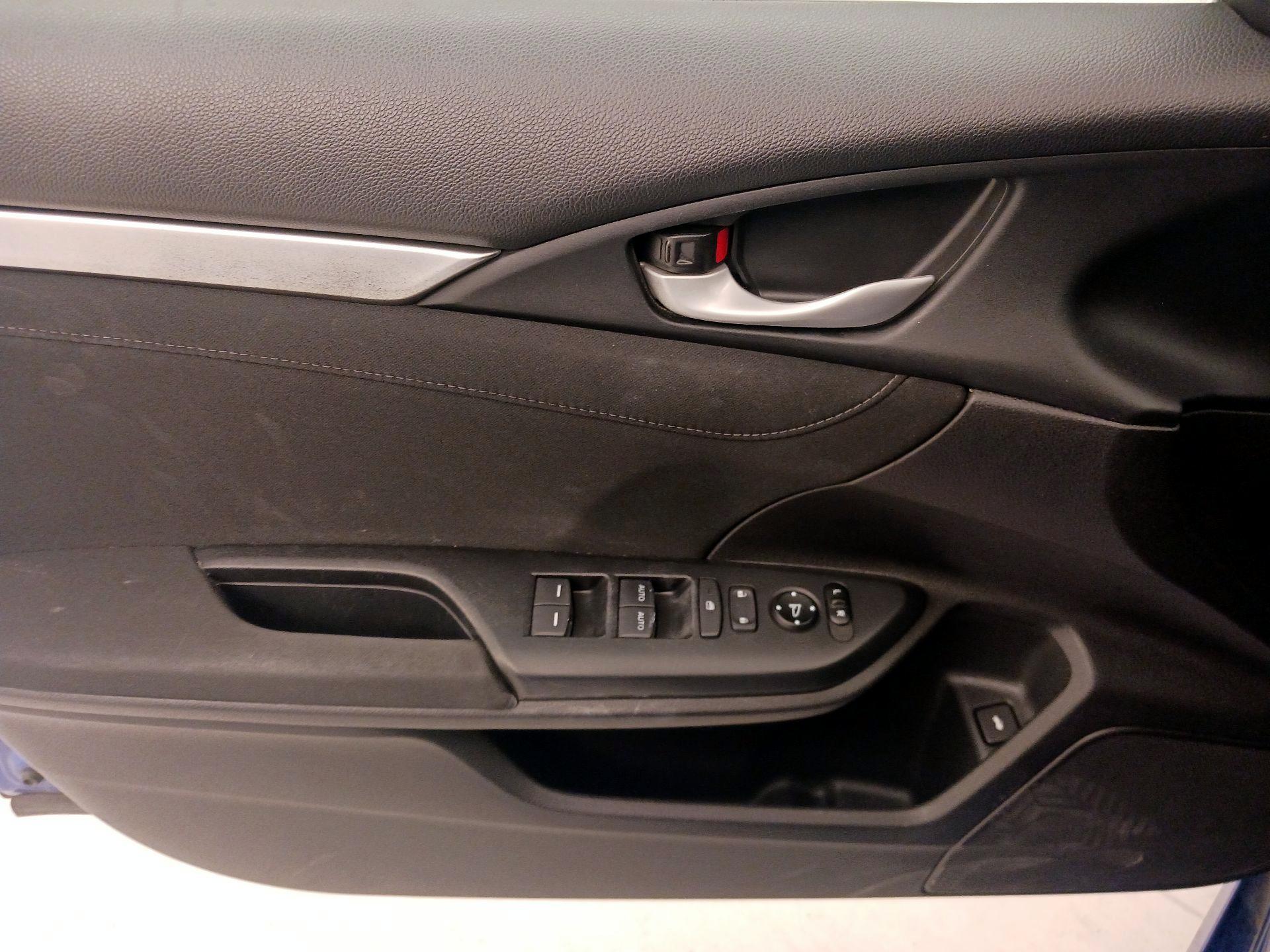 Thumbnail: 2016 Honda Civic - 12