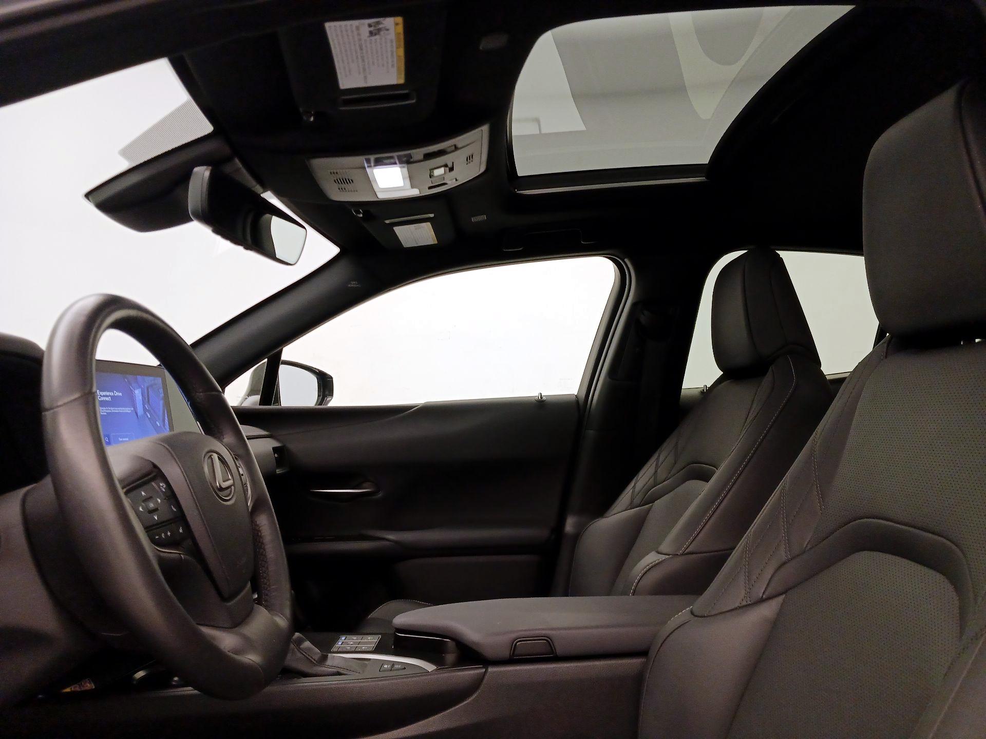 Thumbnail: 2024 Lexus UX - 18