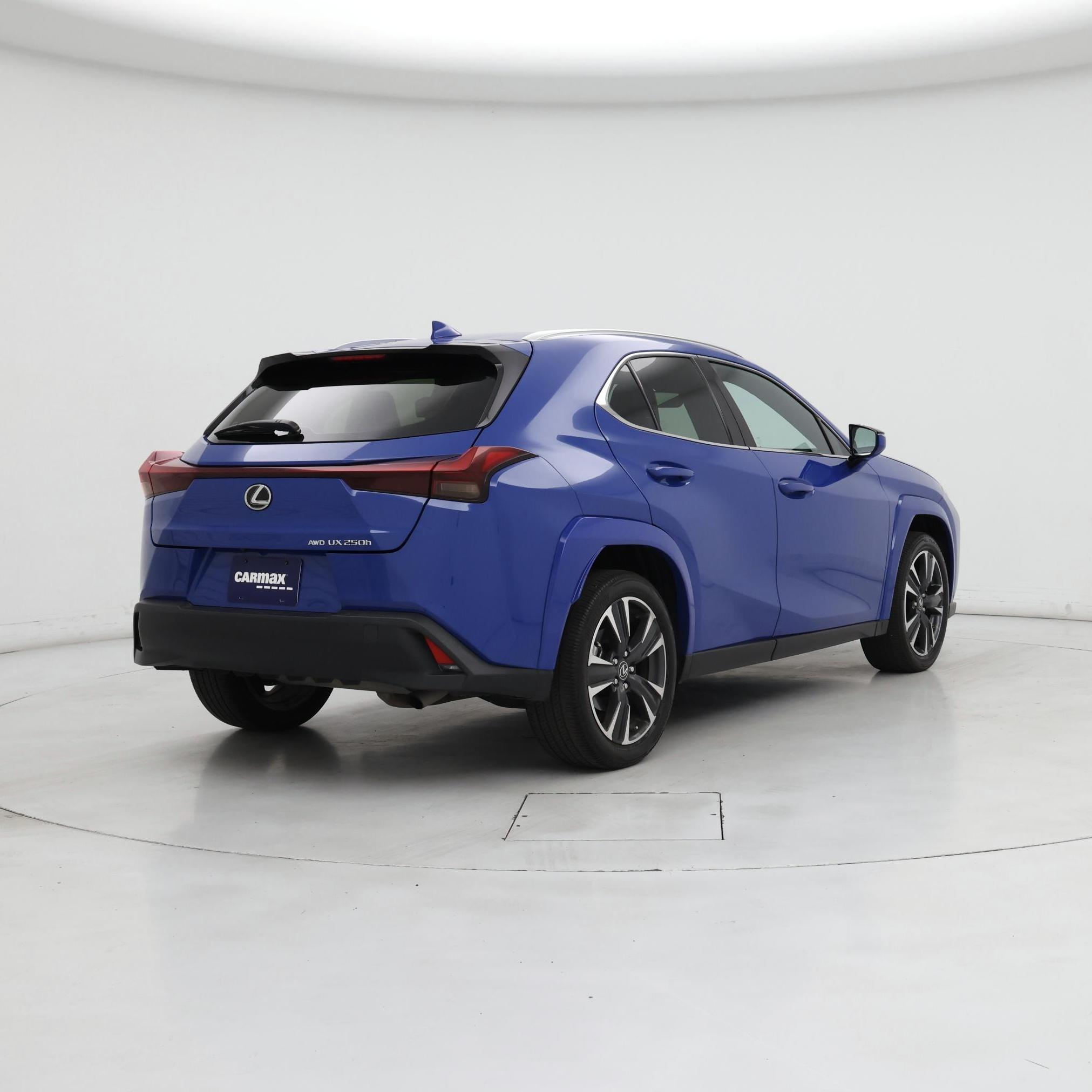 Thumbnail: 2024 Lexus UX - 8