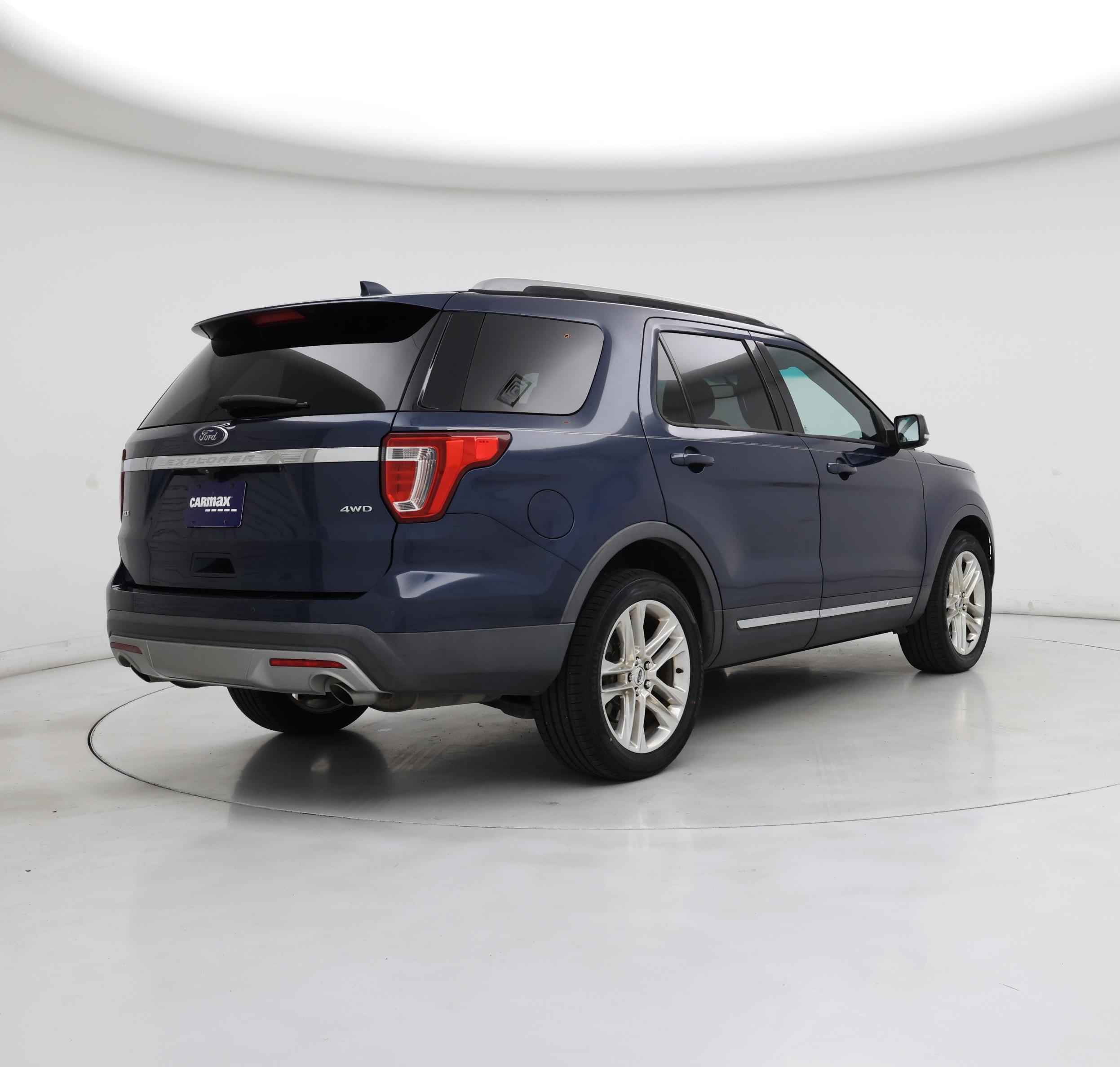 Thumbnail: 2017 Ford Explorer - 8