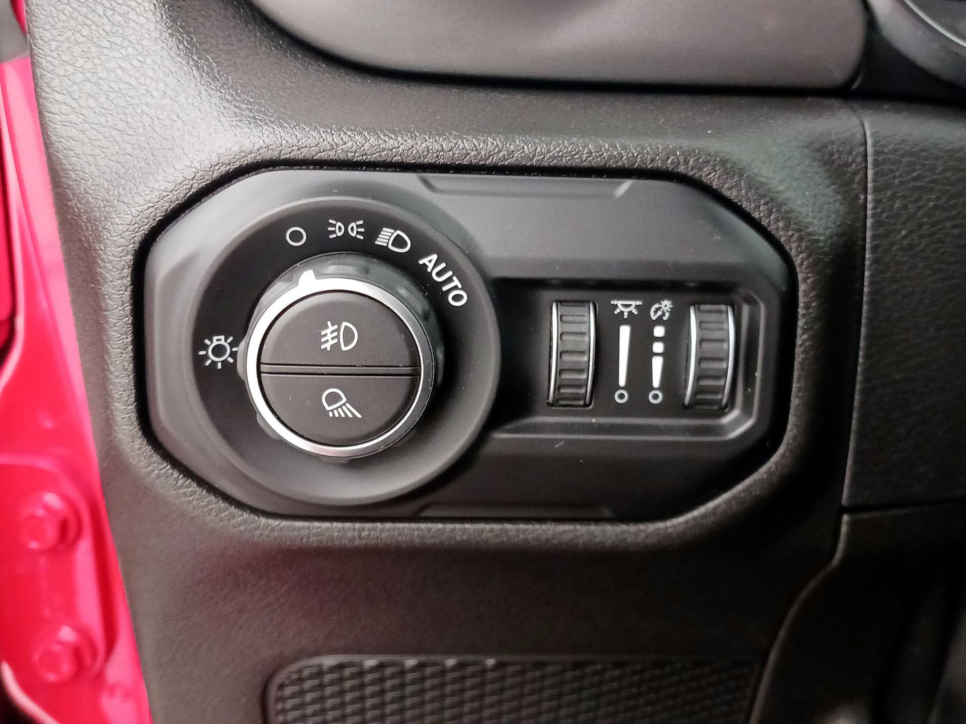 Thumbnail: 2021 Jeep Gladiator - 13