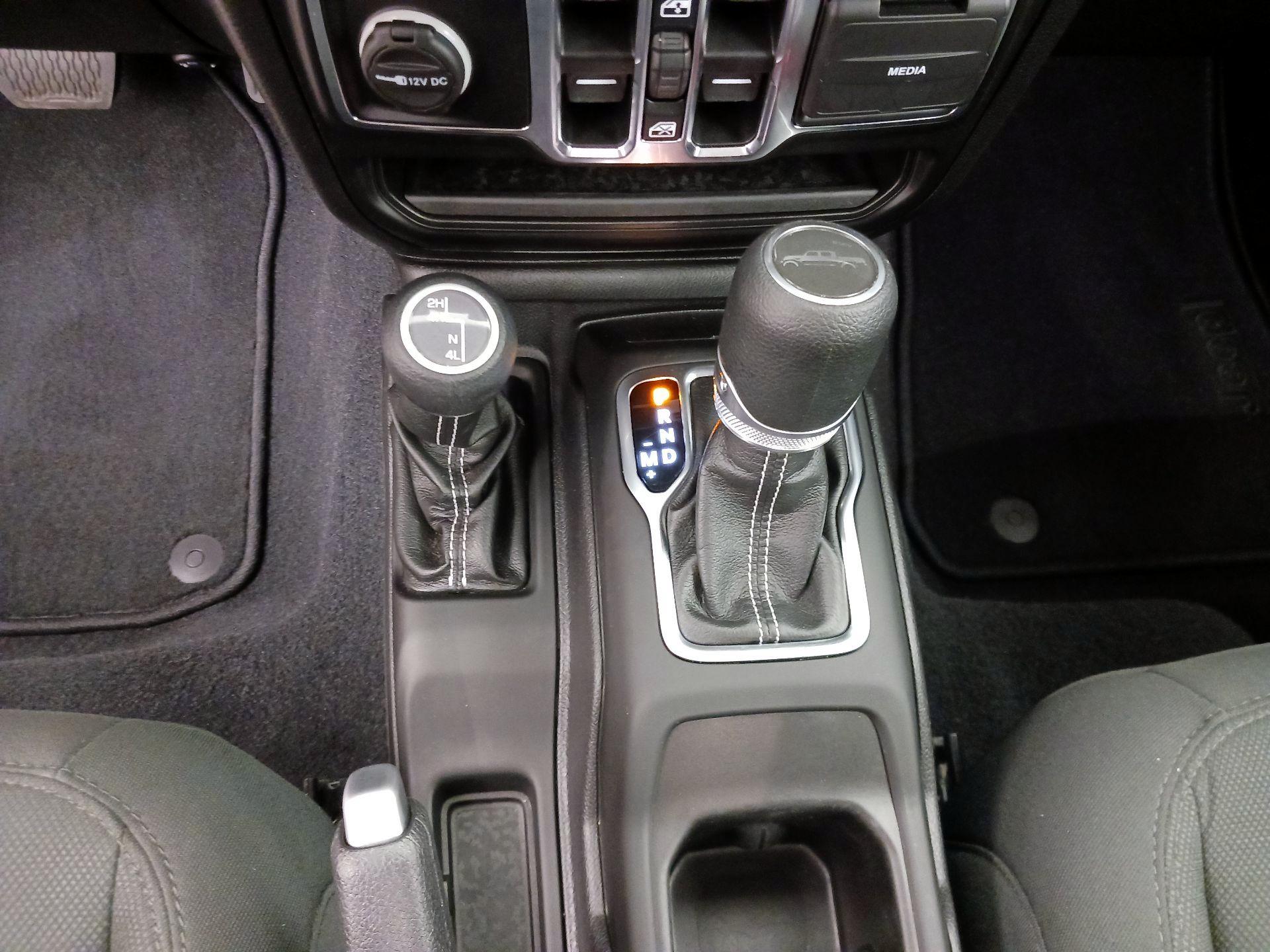 Thumbnail: 2021 Jeep Gladiator - 17