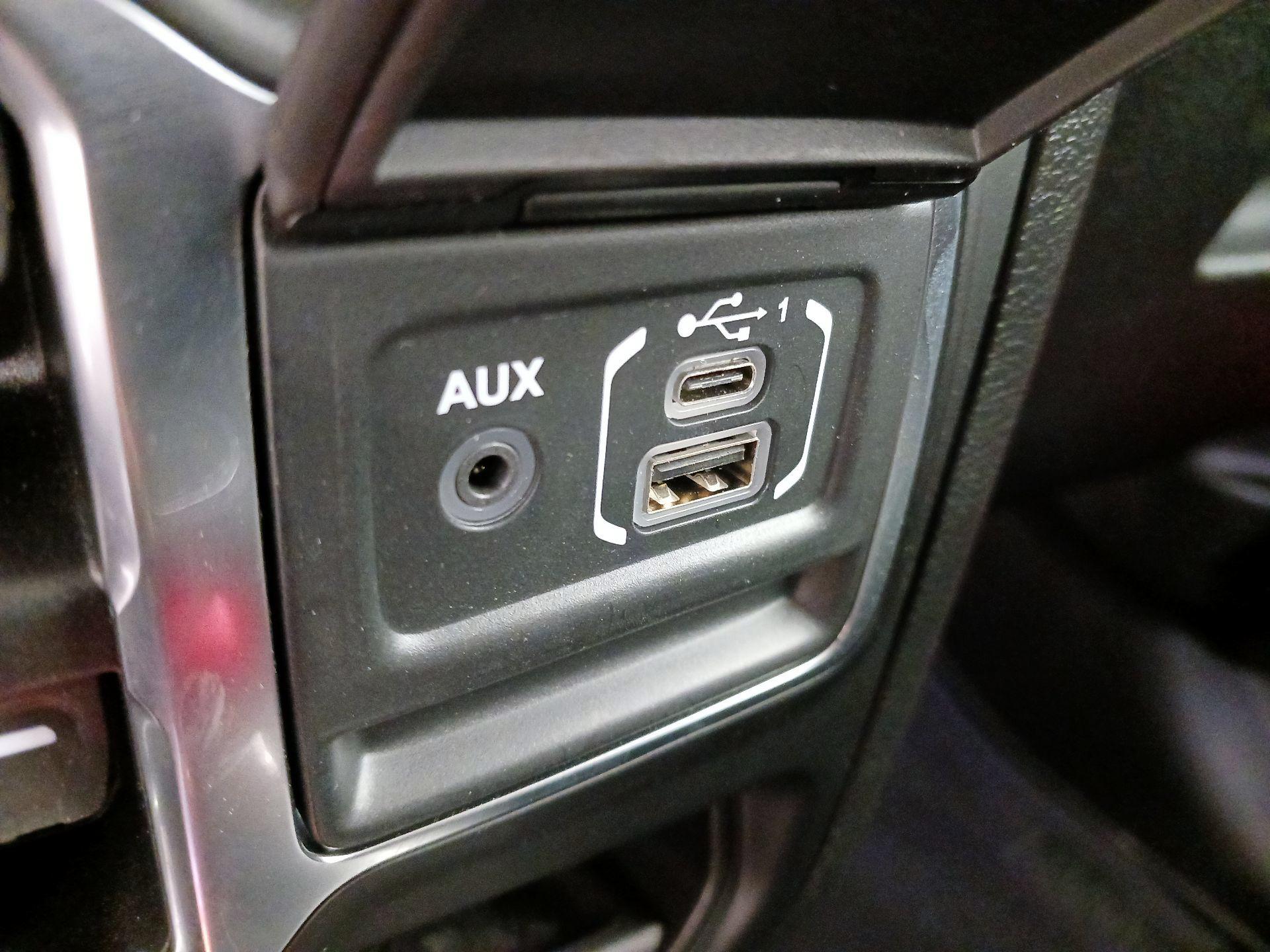 Thumbnail: 2021 Jeep Gladiator - 18