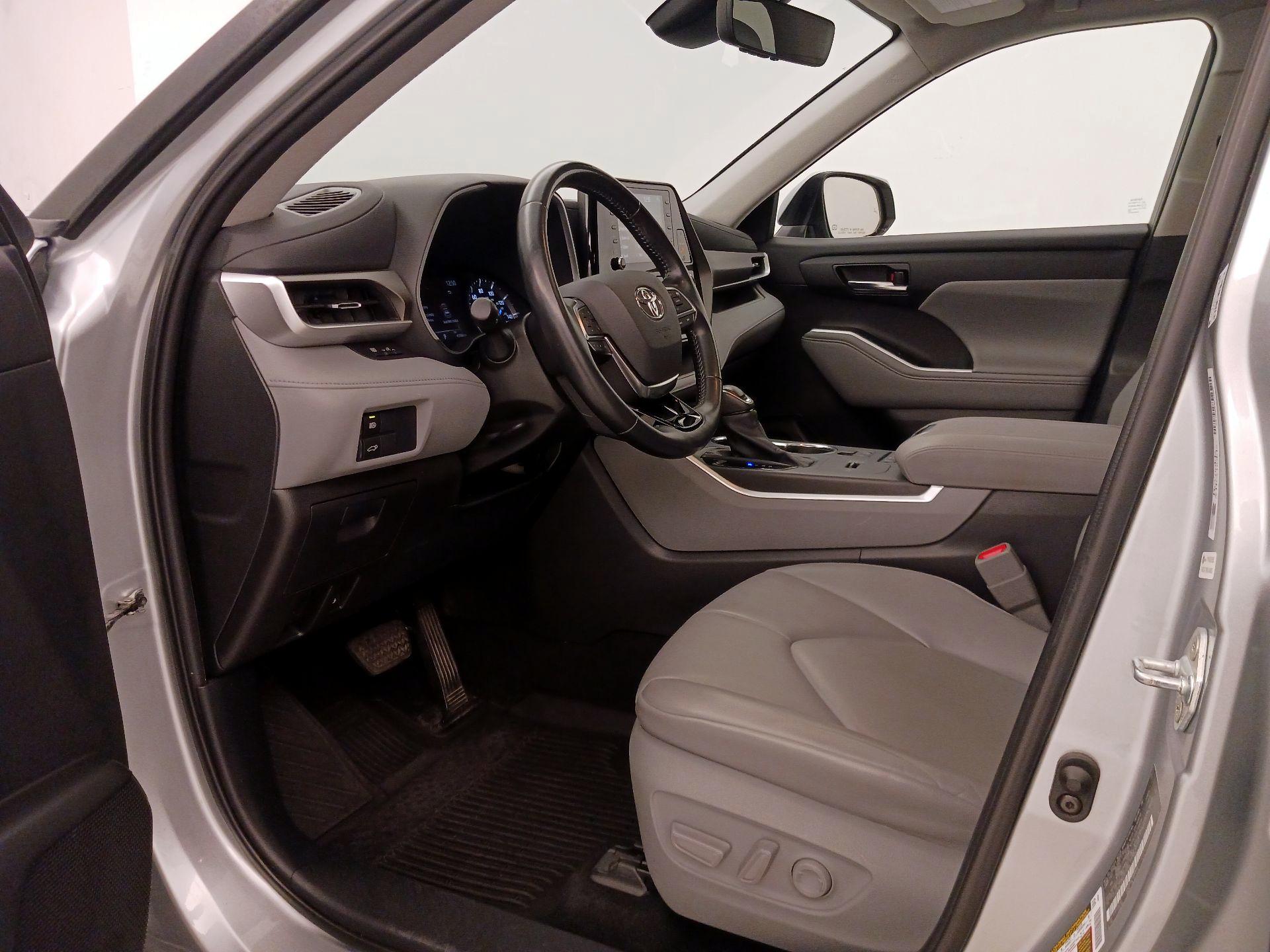 Thumbnail: 2021 Toyota Highlander - 11