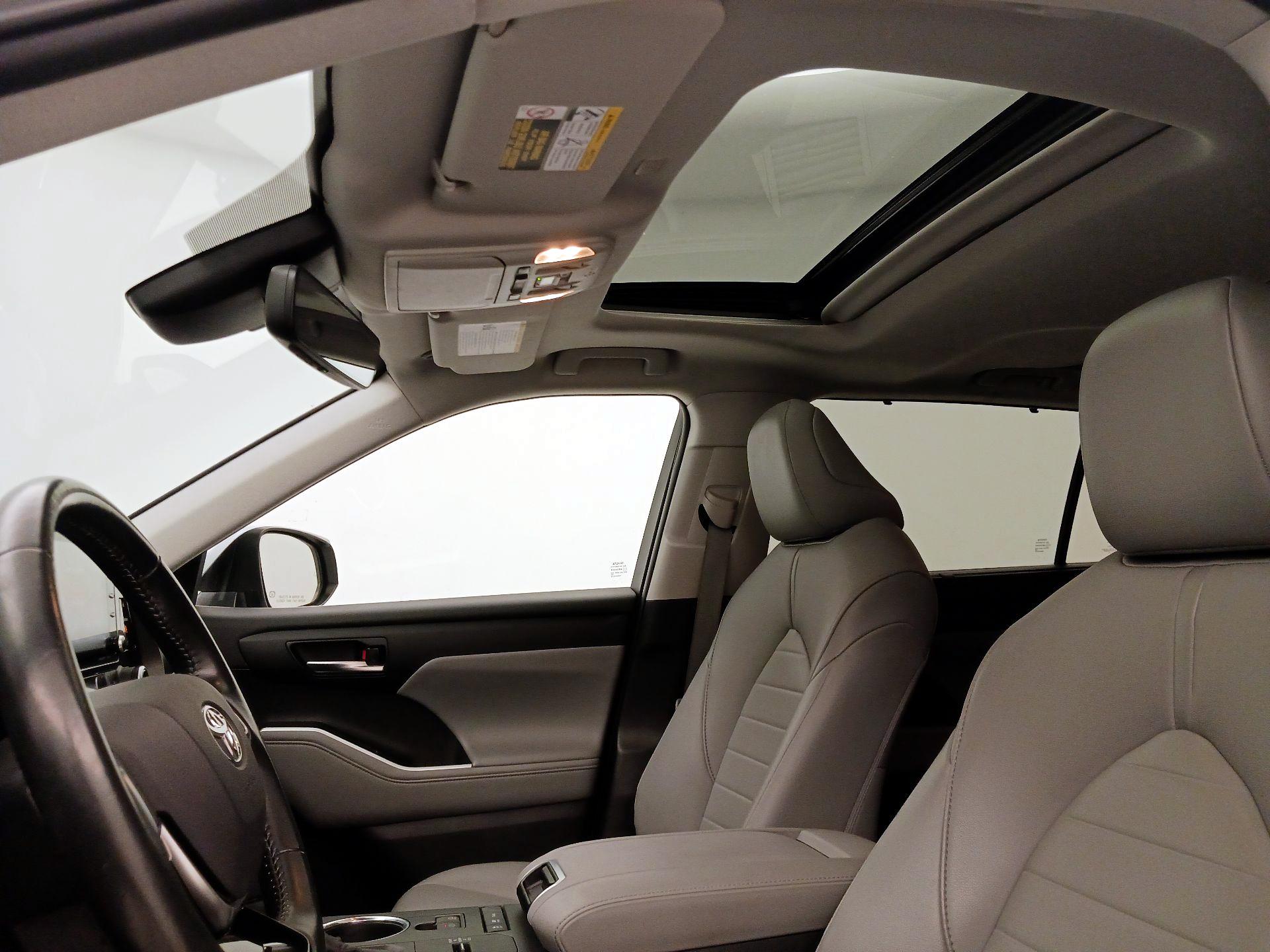 Thumbnail: 2021 Toyota Highlander - 20