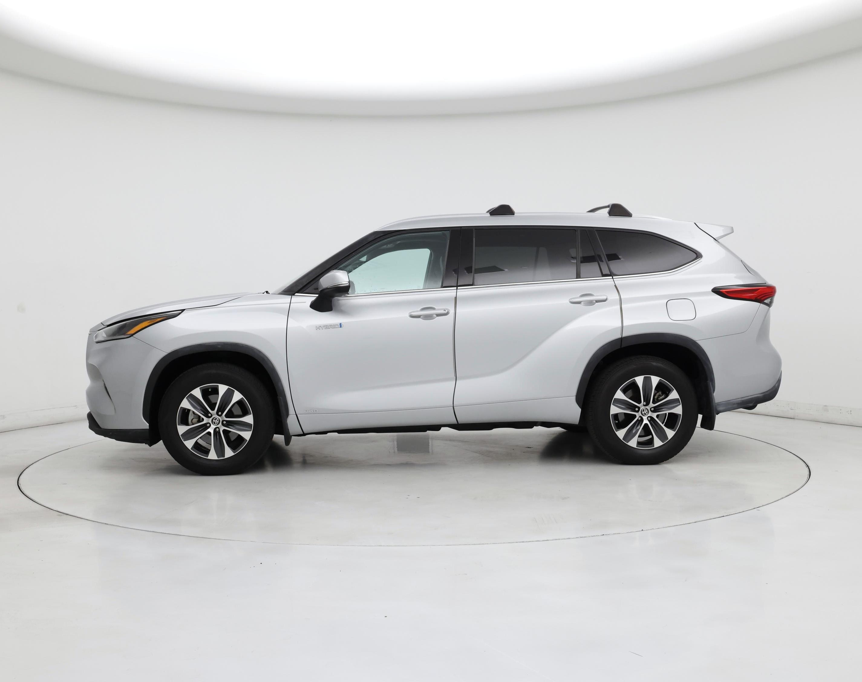 Thumbnail: 2021 Toyota Highlander - 3