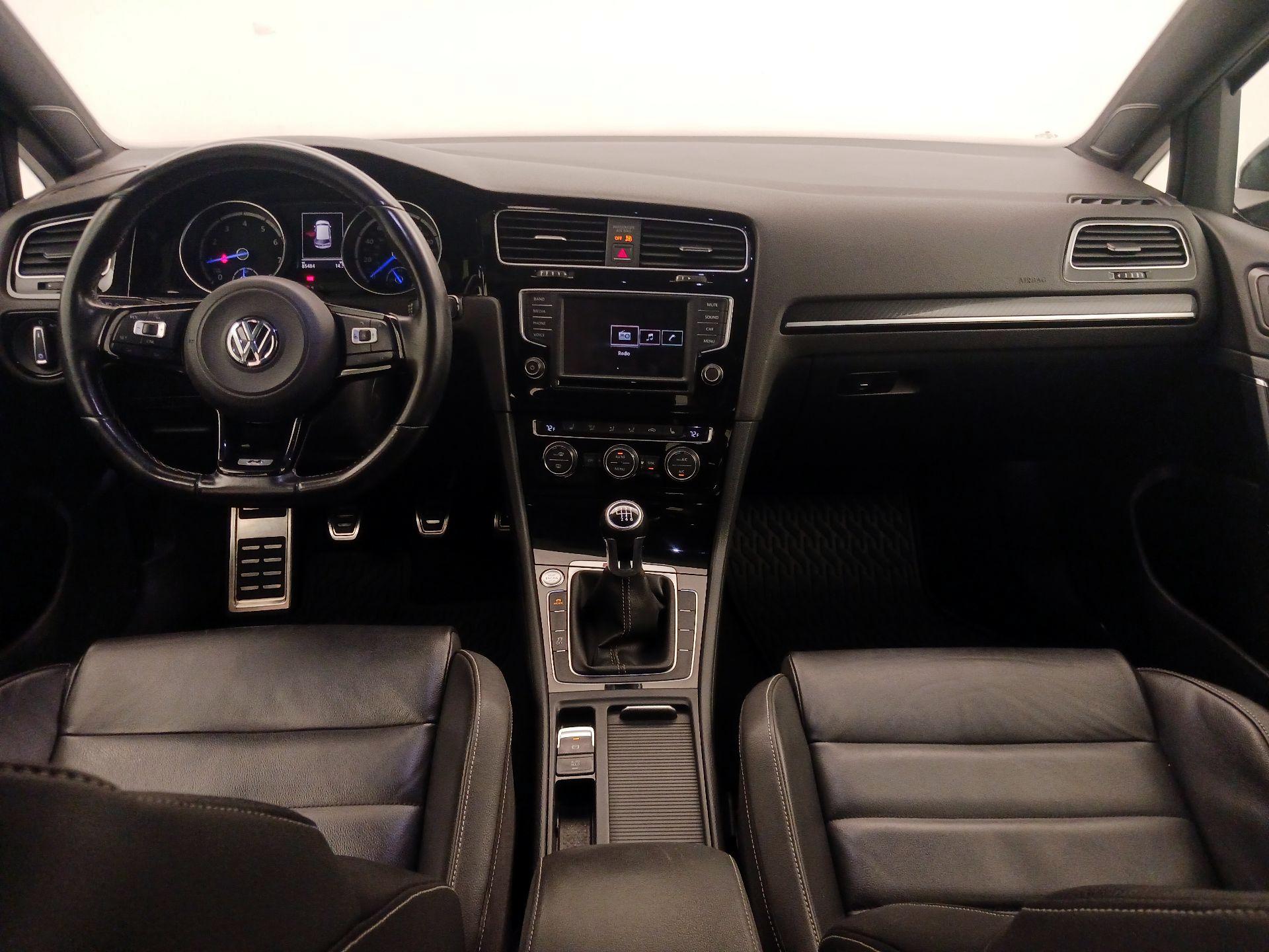 Thumbnail: 2016 Volkswagen Golf - 9