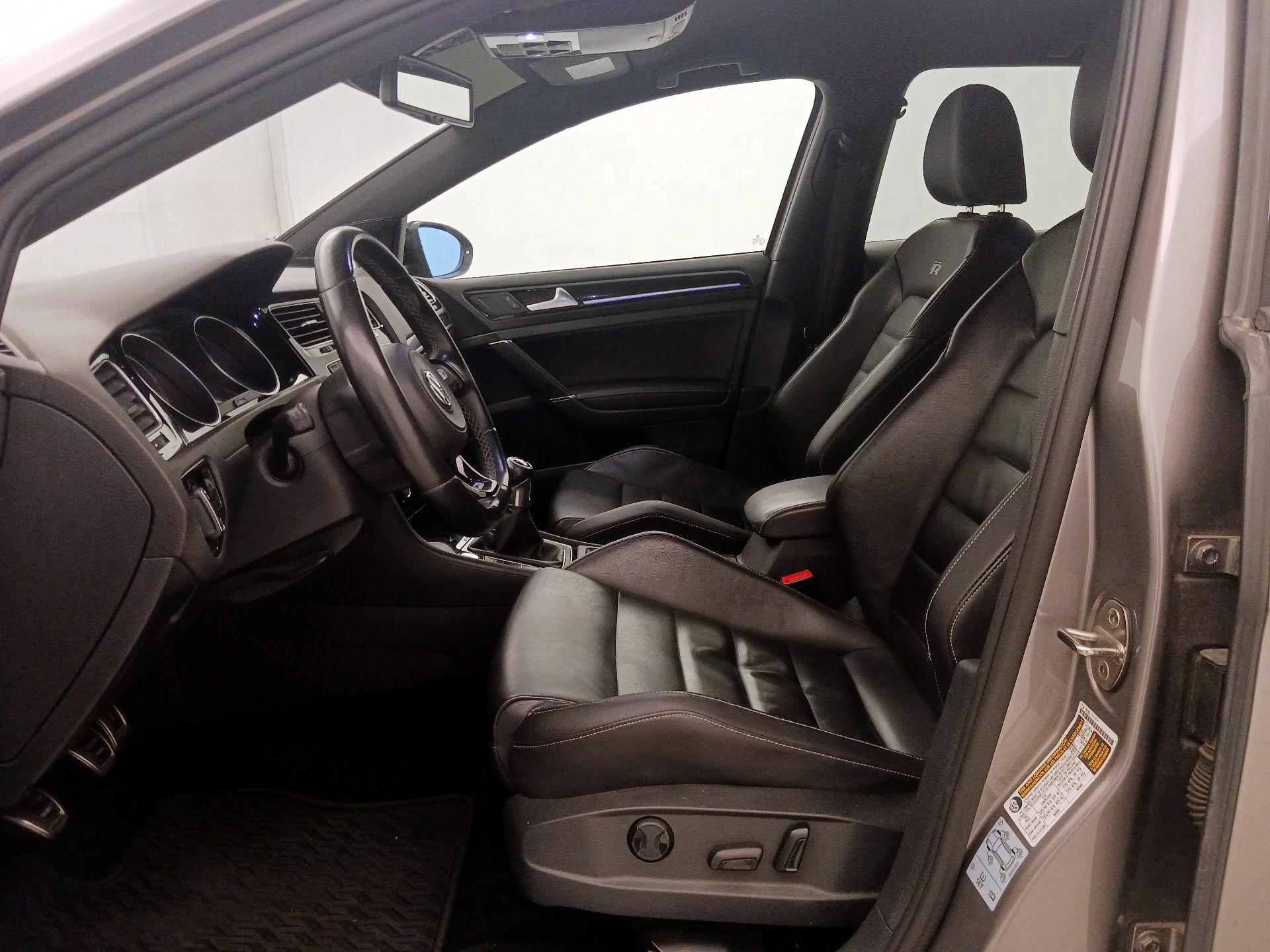Thumbnail: 2016 Volkswagen Golf - 11